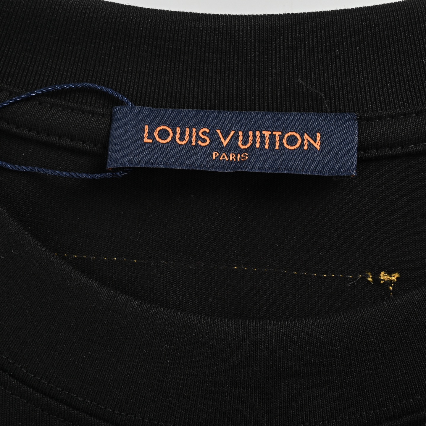 Louis Vuitton/路易威登 25ss 立体刺绣包芯logo短袖 黑色 白色-Chinese UA Cheap High Quatity Brand Clothes Bags handbags Sneakers wholesale wholesaler seller from China Factory suppliers Fashion Clothing Shoes best Quality Beautiful Price Louis Vuitton/路易威登 25ss 立体刺绣包芯logo短袖 黑色 白色