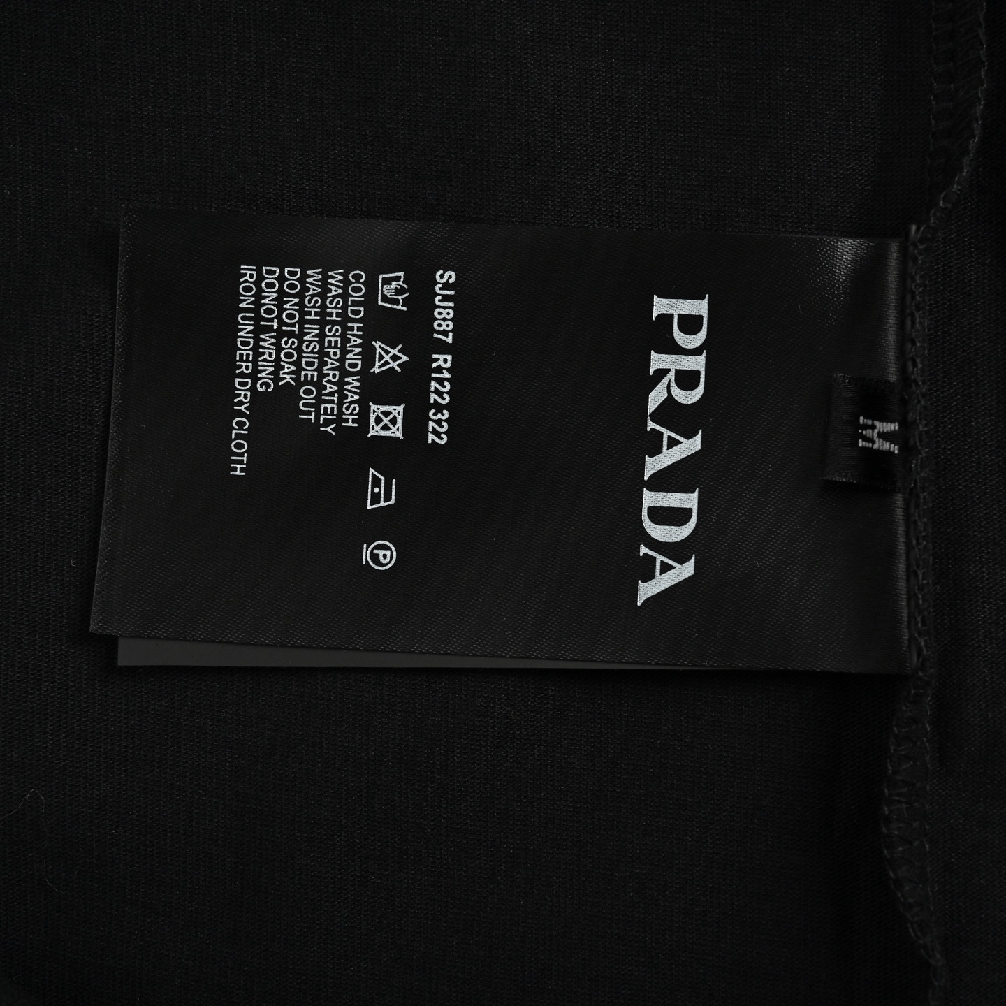 Prada/普拉达 25ss 胸口刺绣绿色三角标短袖