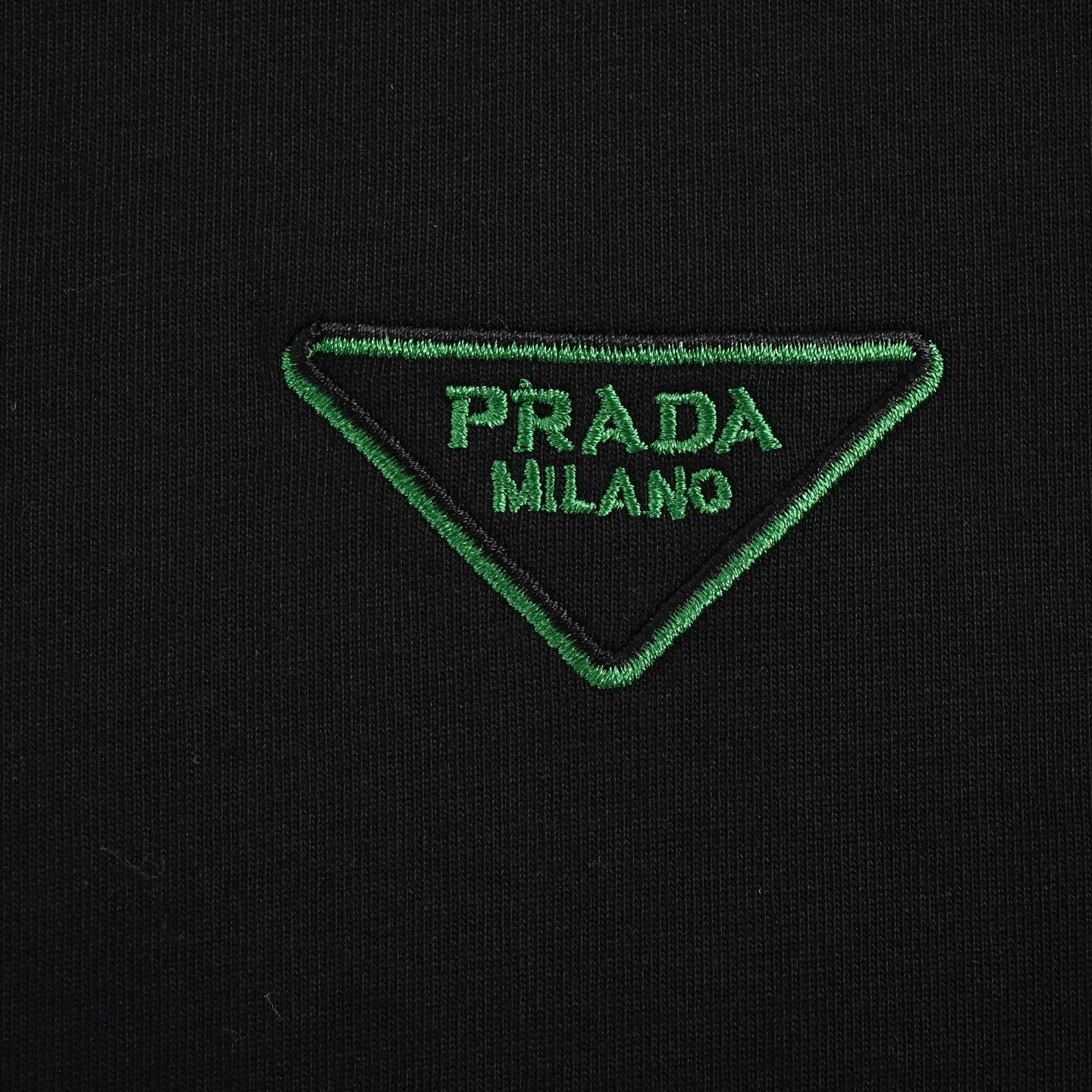 Prada/普拉达 25ss 胸口刺绣绿色三角标短袖