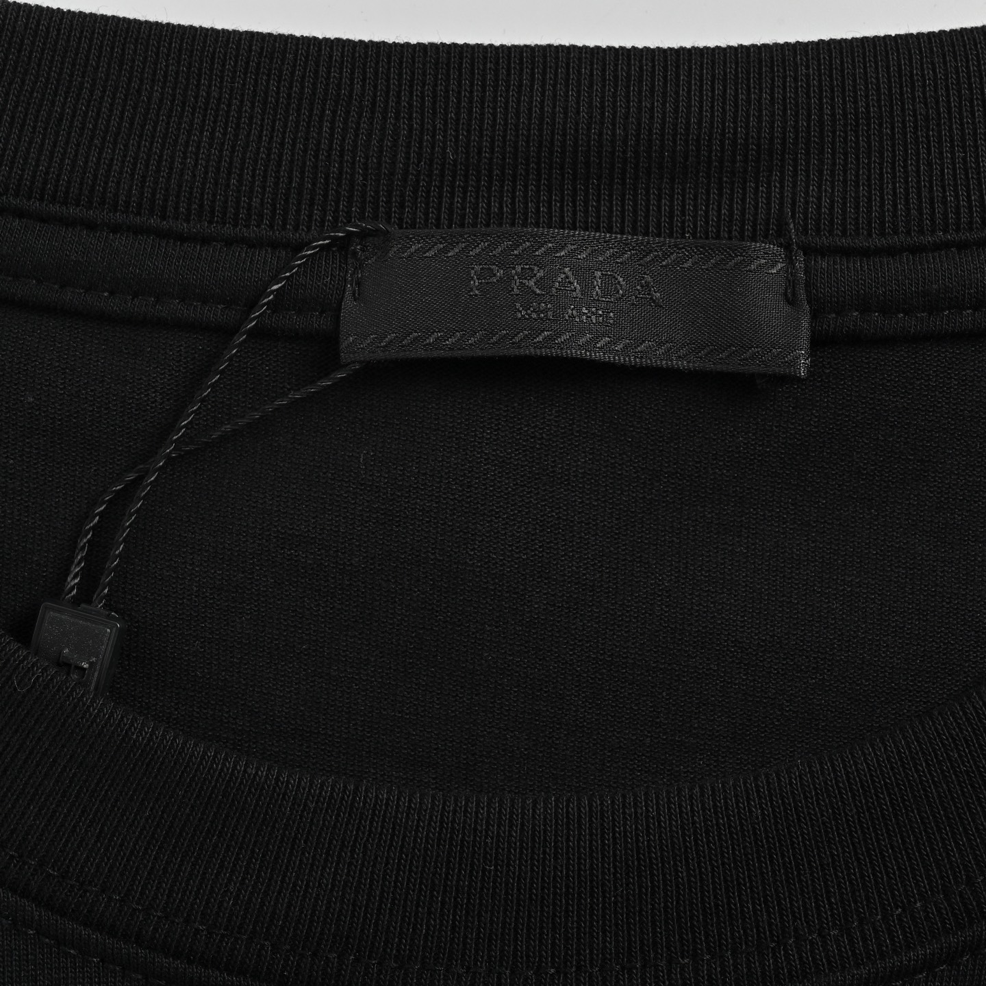Prada/普拉达 25ss 胸口刺绣绿色三角标短袖
