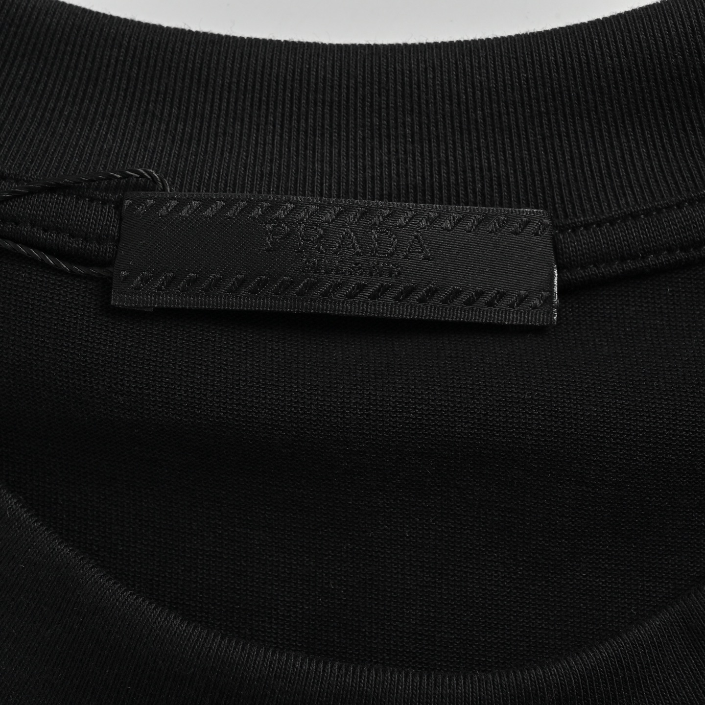 Prada/普拉达 25ss 三角标尼龙口袋拼接短袖