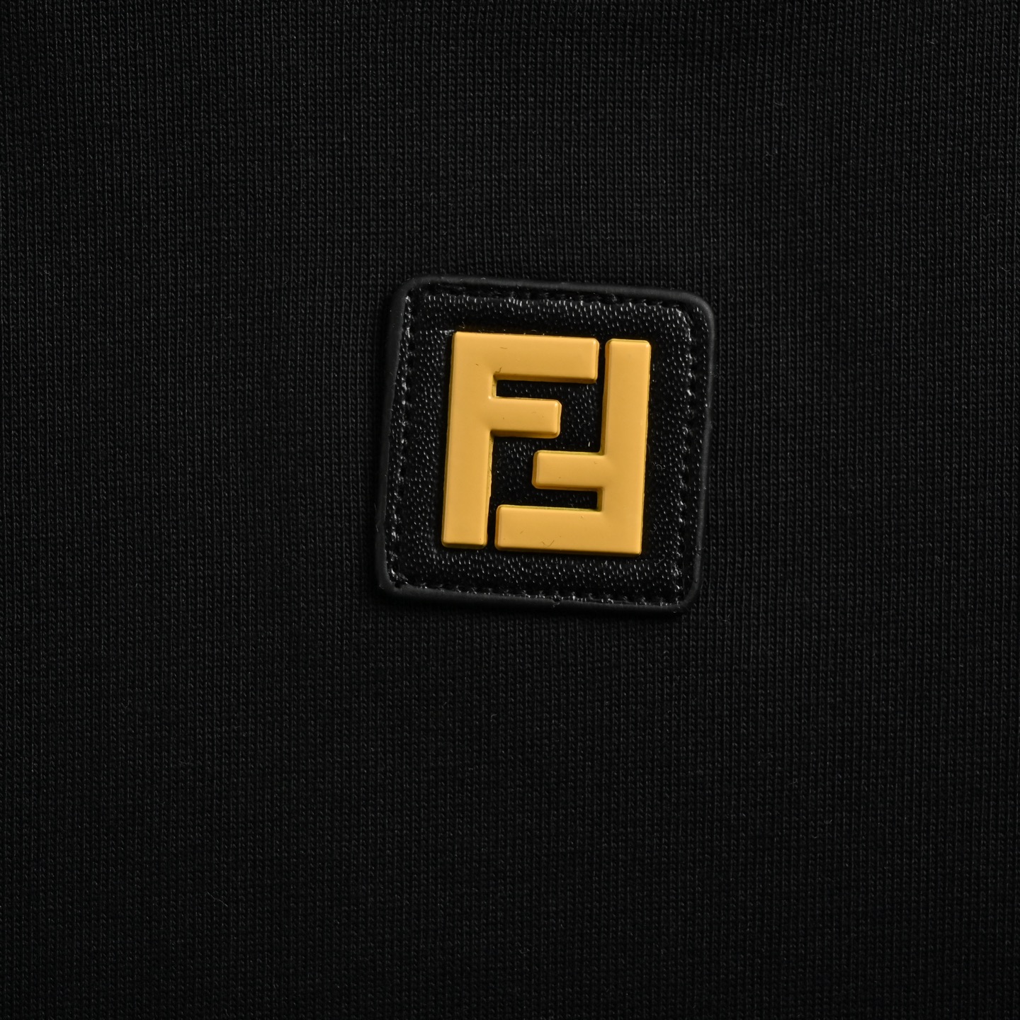 Fendi/芬迪 25ss 领口FF金属徽标短袖