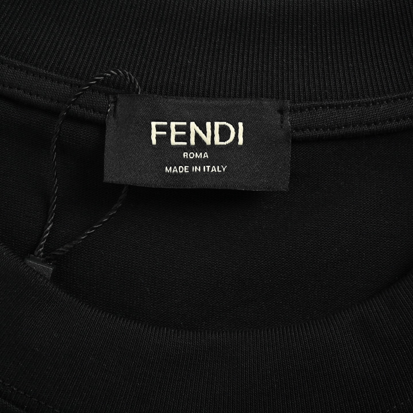 Fendi/芬迪 25ss 领口FF金属徽标短袖