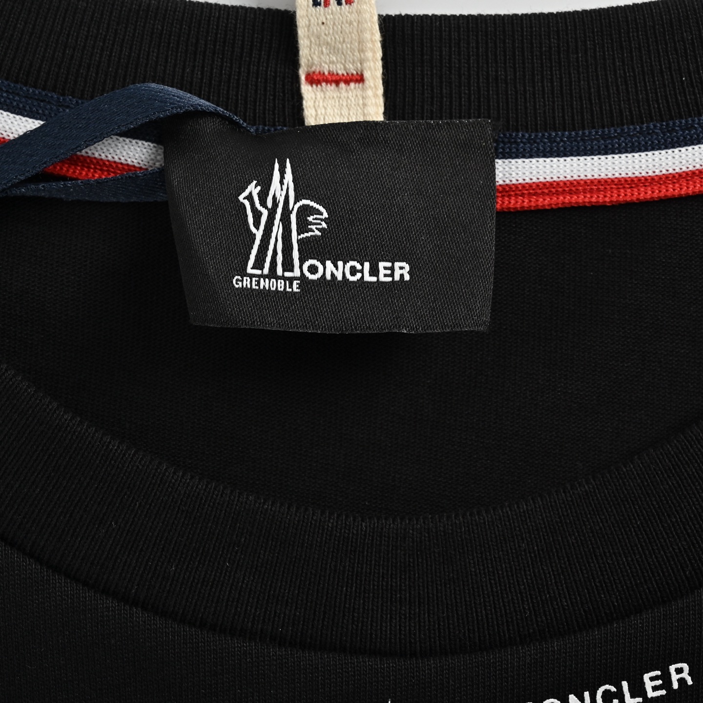 Moncler/蒙口 25ss 领口字母徽标印花短袖