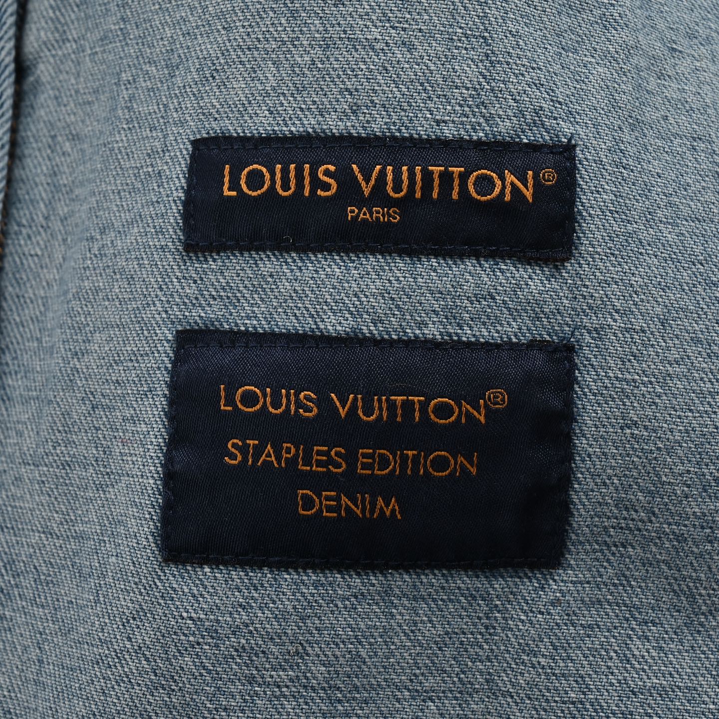 Louis Vuitton/路易威登 25ss 口袋刺绣拉链牛仔外套 胸袋刺绣 LV 标识 浅蓝色渐变牛仔洗水