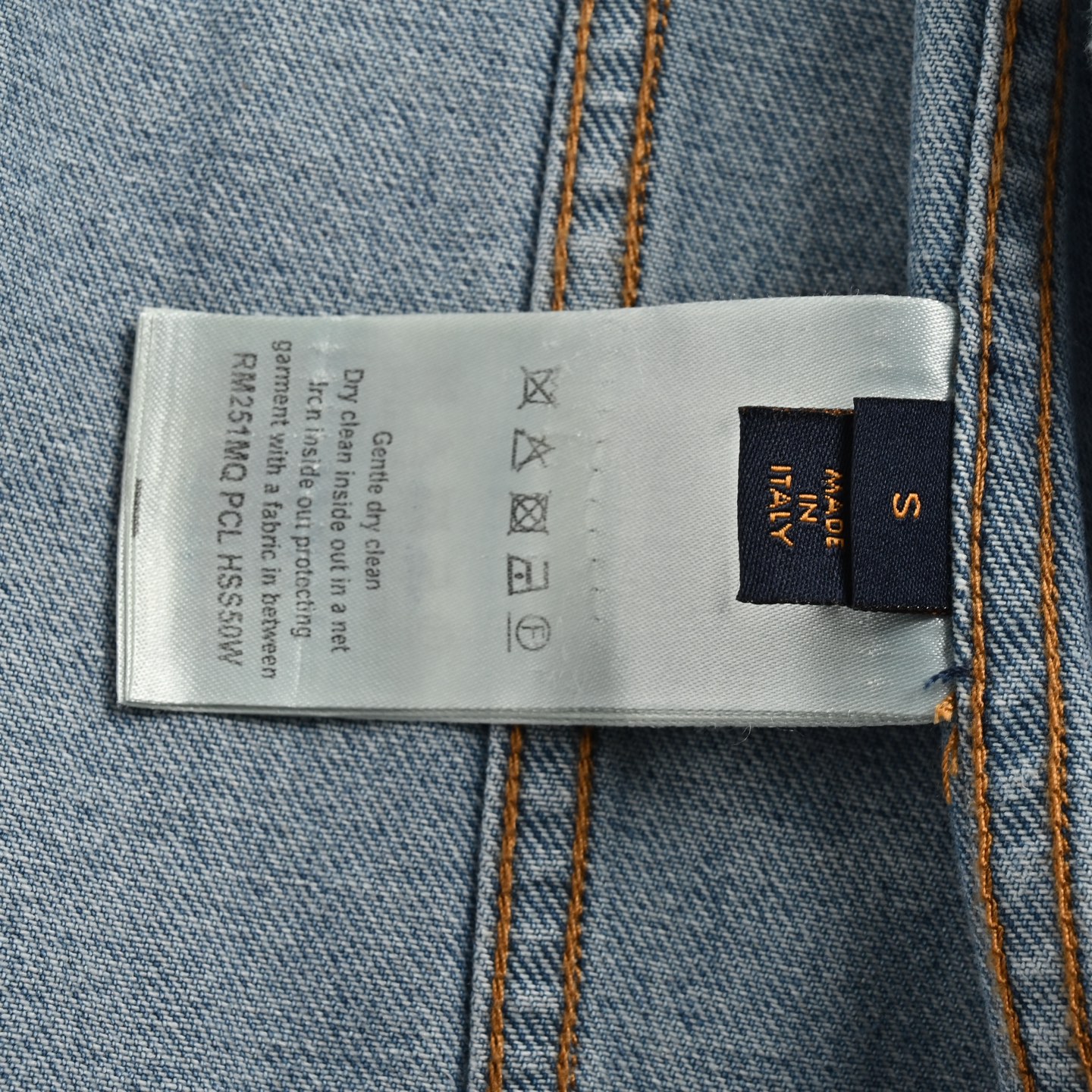 Louis Vuitton/路易威登 25ss 口袋刺绣拉链牛仔外套 胸袋刺绣 LV 标识 浅蓝色渐变牛仔洗水