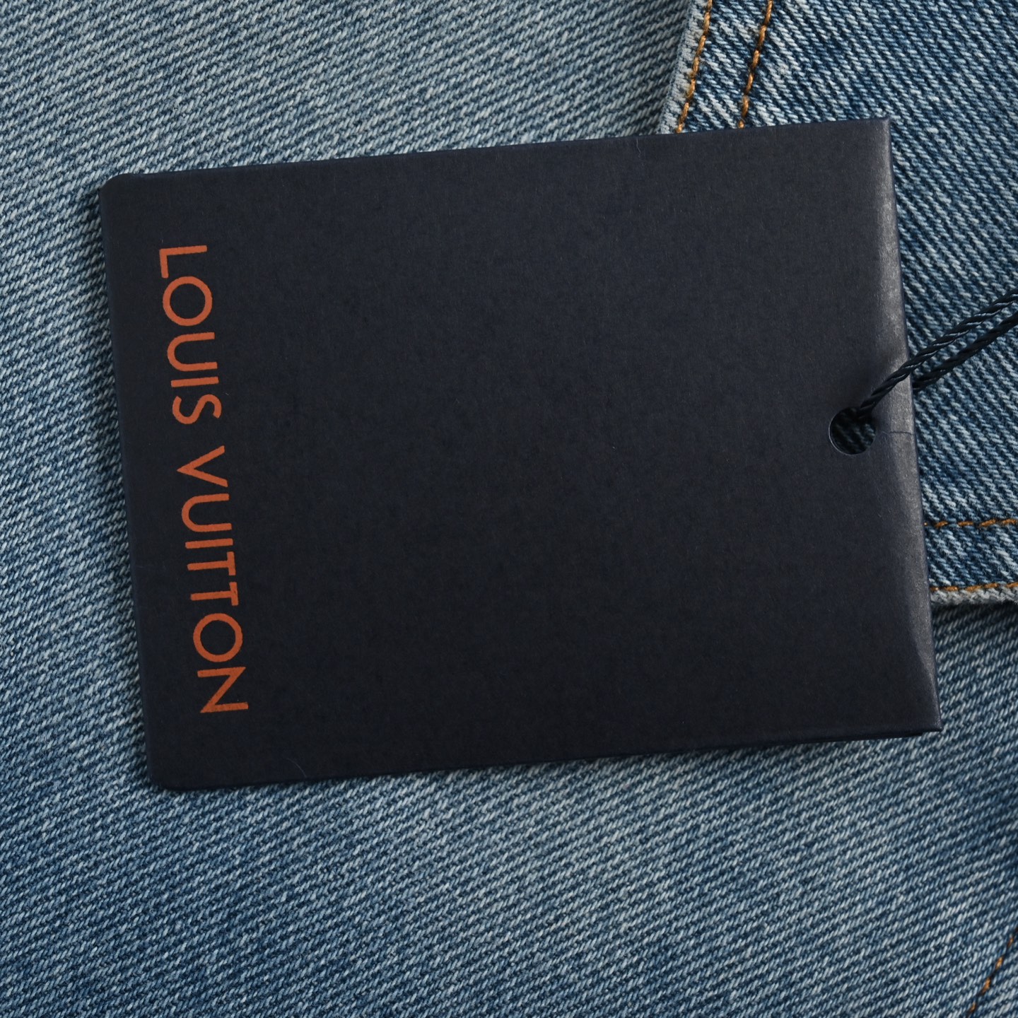 Louis Vuitton/路易威登 25ss 口袋刺绣拉链牛仔外套 胸袋刺绣 LV 标识 浅蓝色渐变牛仔洗水