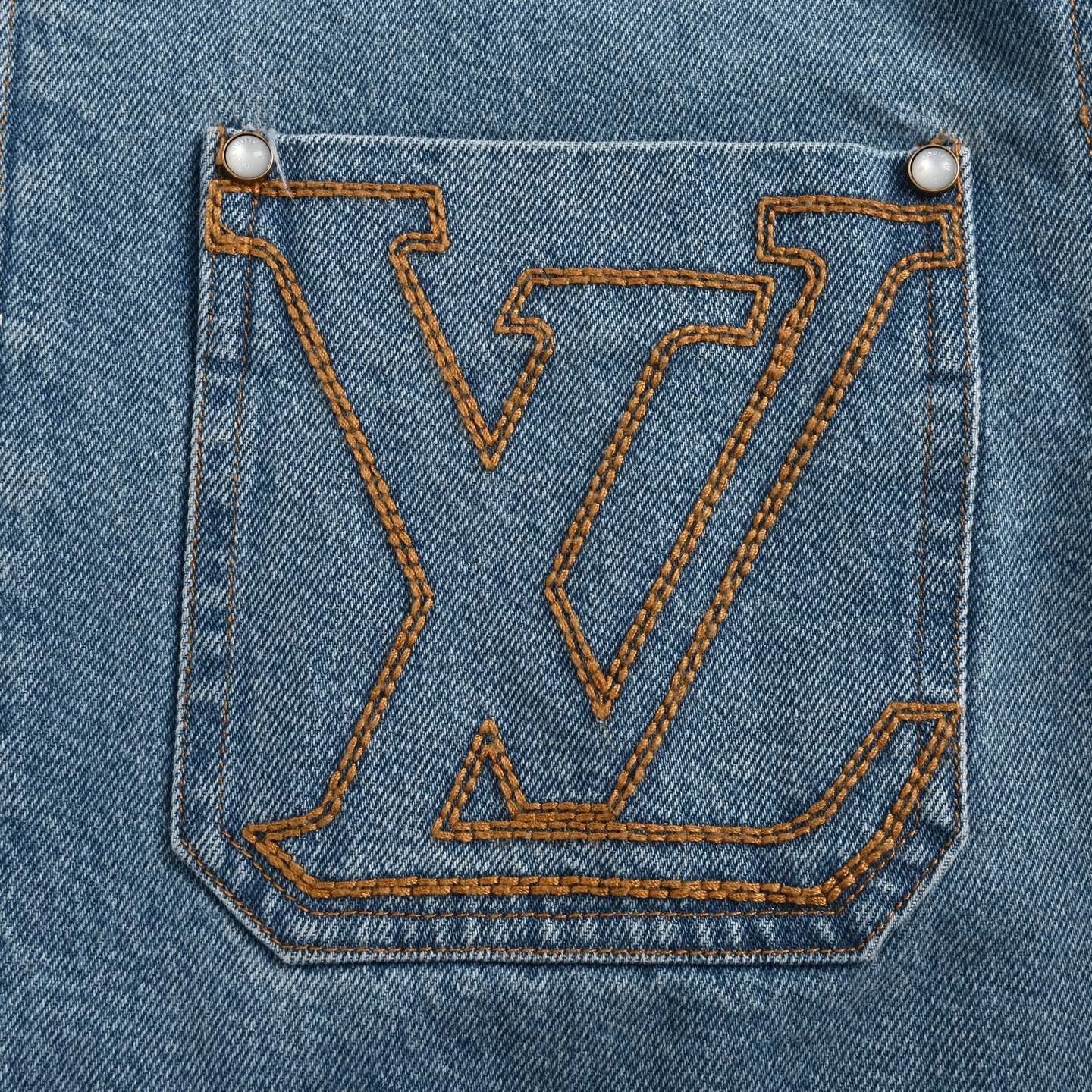 Louis Vuitton/路易威登 25ss 口袋刺绣拉链牛仔外套 胸袋刺绣 LV 标识 浅蓝色渐变牛仔洗水