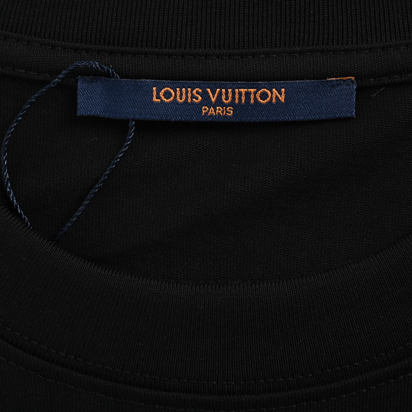 Louis Vuitton/路易威登 25ss 链条logo印花短袖 黑色 杏色-Chinese UA Cheap High Quatity Brand Clothes Bags handbags Sneakers wholesale wholesaler seller from China Factory suppliers Fashion Clothing Shoes best Quality Beautiful Price Louis Vuitton/路易威登 25ss 链条logo印花短袖 黑色 杏色