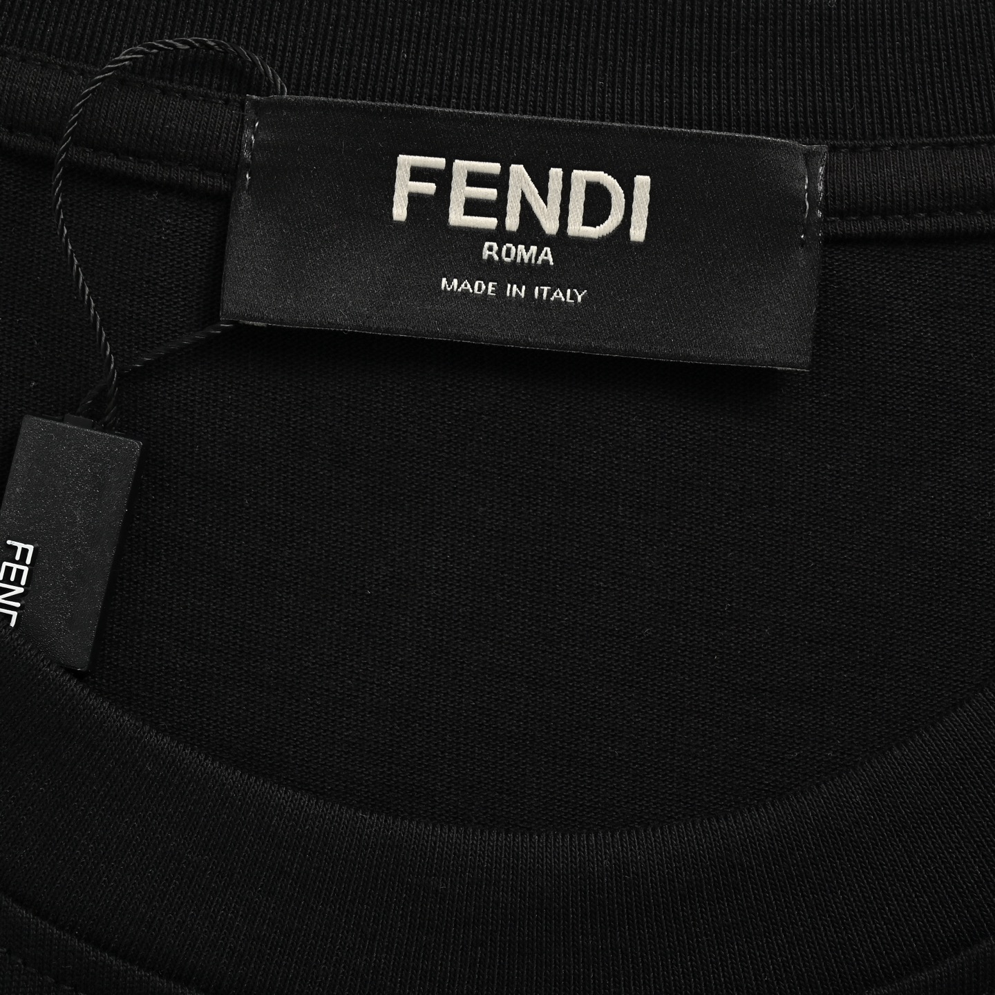 Fendi/芬迪 25ss 胶皮口袋眼睛短袖