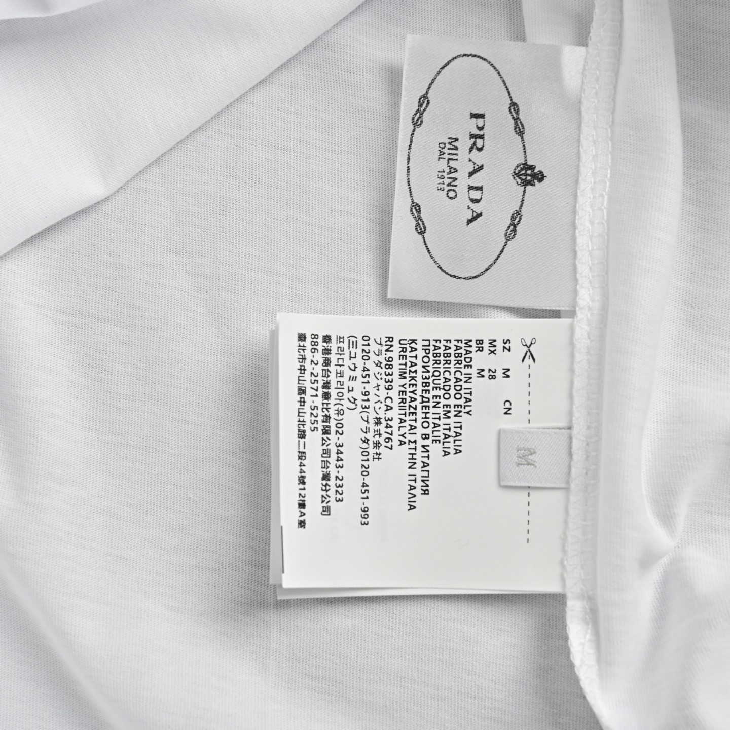 Prada/普拉达 25ss 胸前三角布标短袖 经典三角标新元素 260g棉质布料40支双纱面料