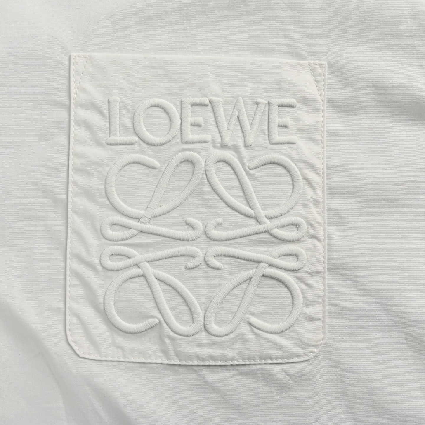 Loewe/路易威登 25ss Anagram口袋刺绣衬衫