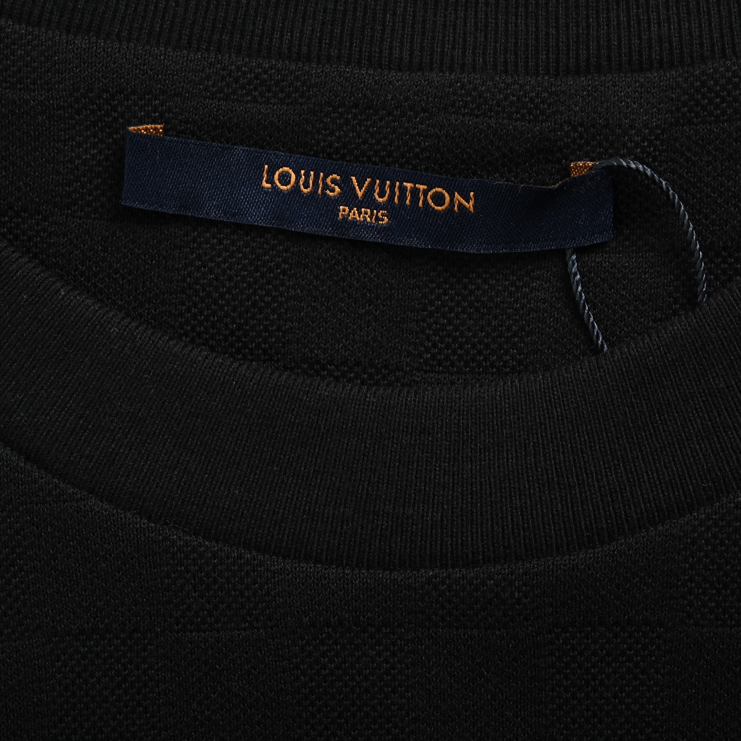 Louis Vuitton/路易威登 25ss 珠地暗纹棋盘格金色徽章刺绣短袖