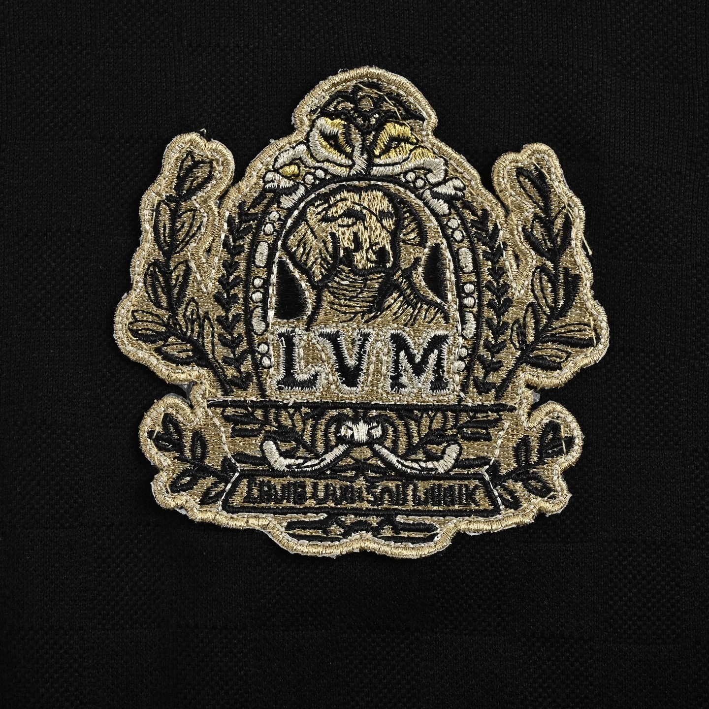 Louis Vuitton/路易威登 25ss 珠地暗纹棋盘格金色徽章刺绣短袖