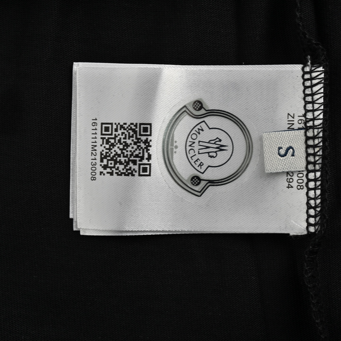 Moncler/蒙口 经典植绒字母logo印花短袖 黑色/白色