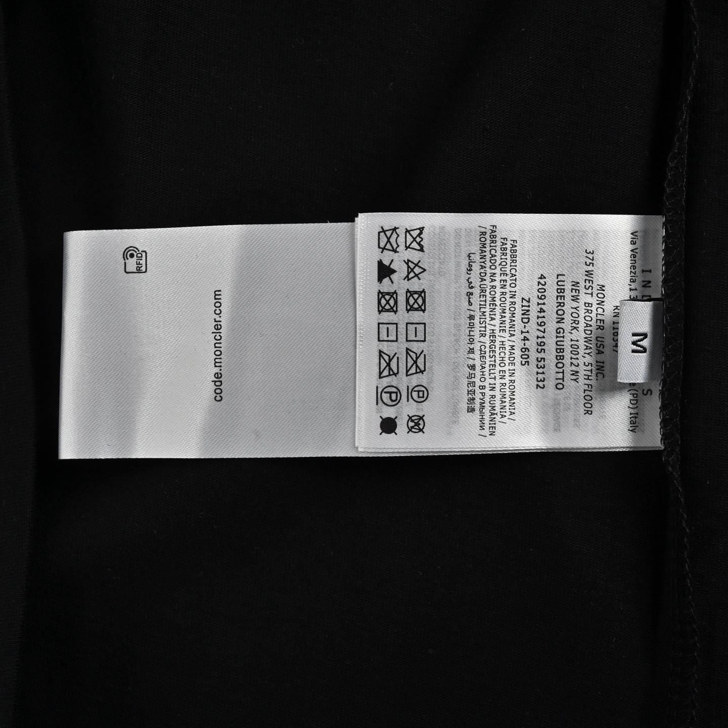 Moncler/蒙口 植绒字母印花短袖 黑色/白色