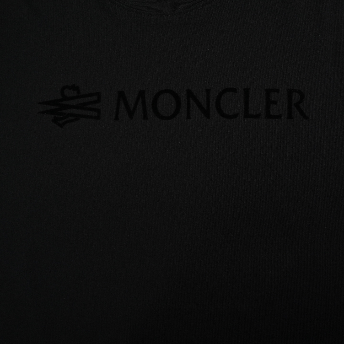 Moncler/蒙口 植绒字母印花短袖 黑色/白色