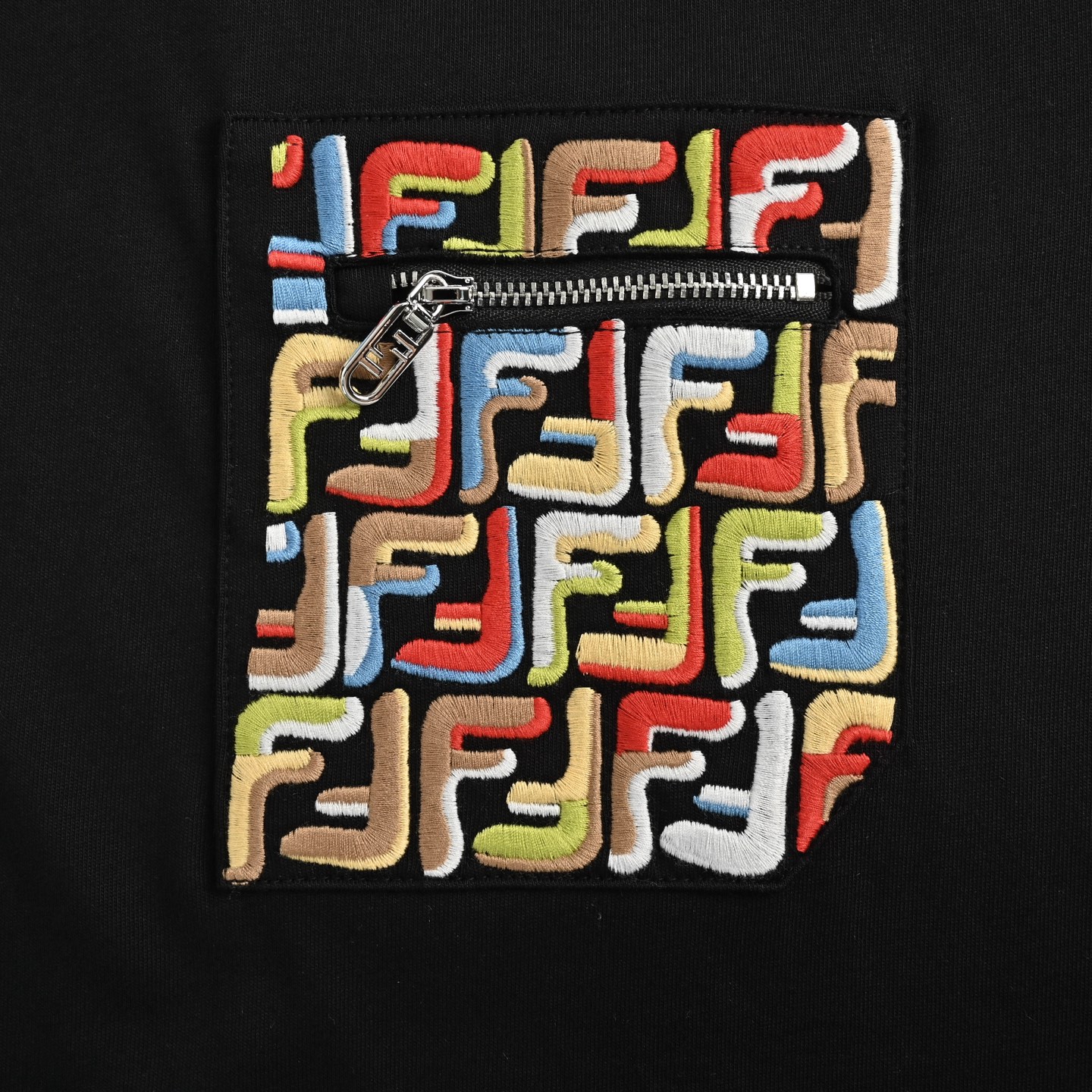 Fendi/芬迪 FF彩绣口袋拉链短袖