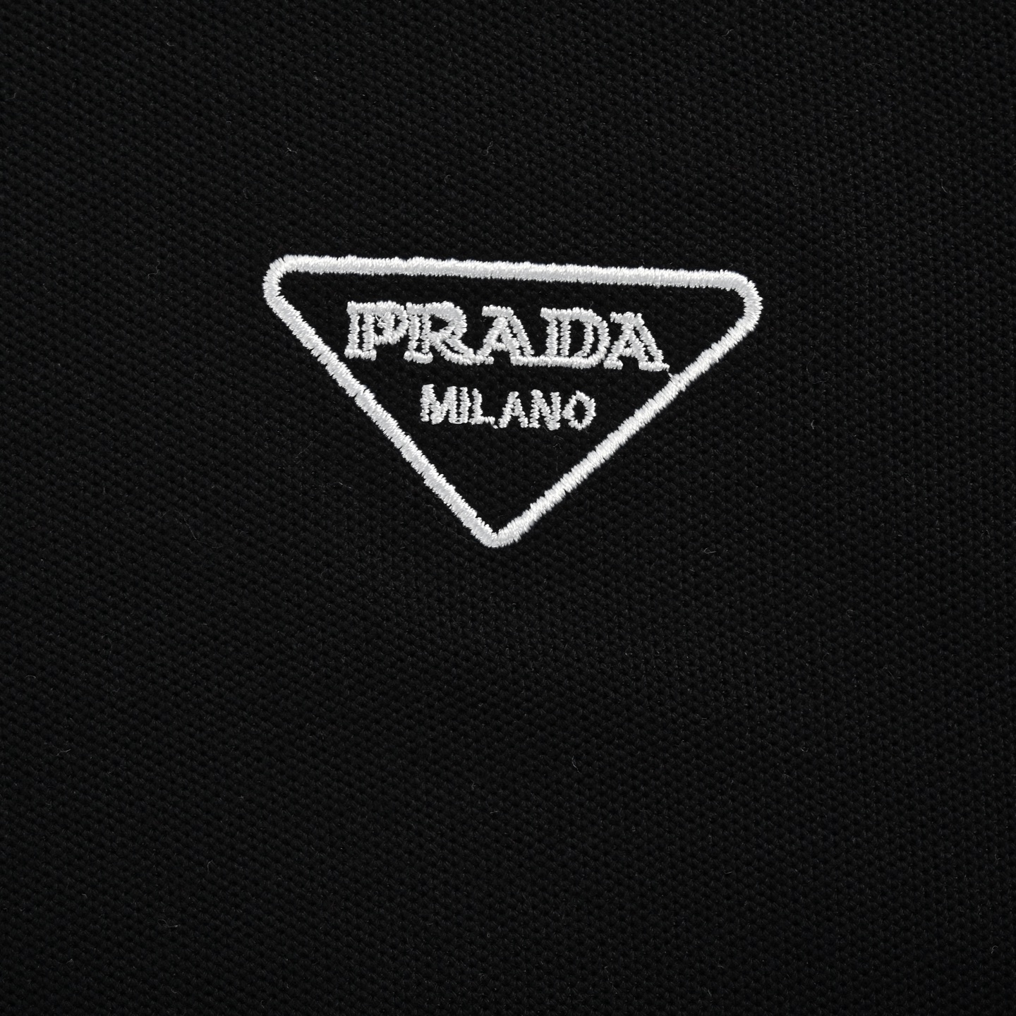 Prada/普拉达 25ss 门襟螺纹字母三角标刺绣Polo短袖 黑色 白色-Chinese UA Cheap High Quatity Brand Clothes Bags handbags Sneakers wholesale wholesaler seller from China Factory suppliers Fashion Clothing Shoes best Quality Beautiful Price Prada/普拉达 25ss 门襟螺纹字母三角标刺绣Polo短袖 黑色 白色
