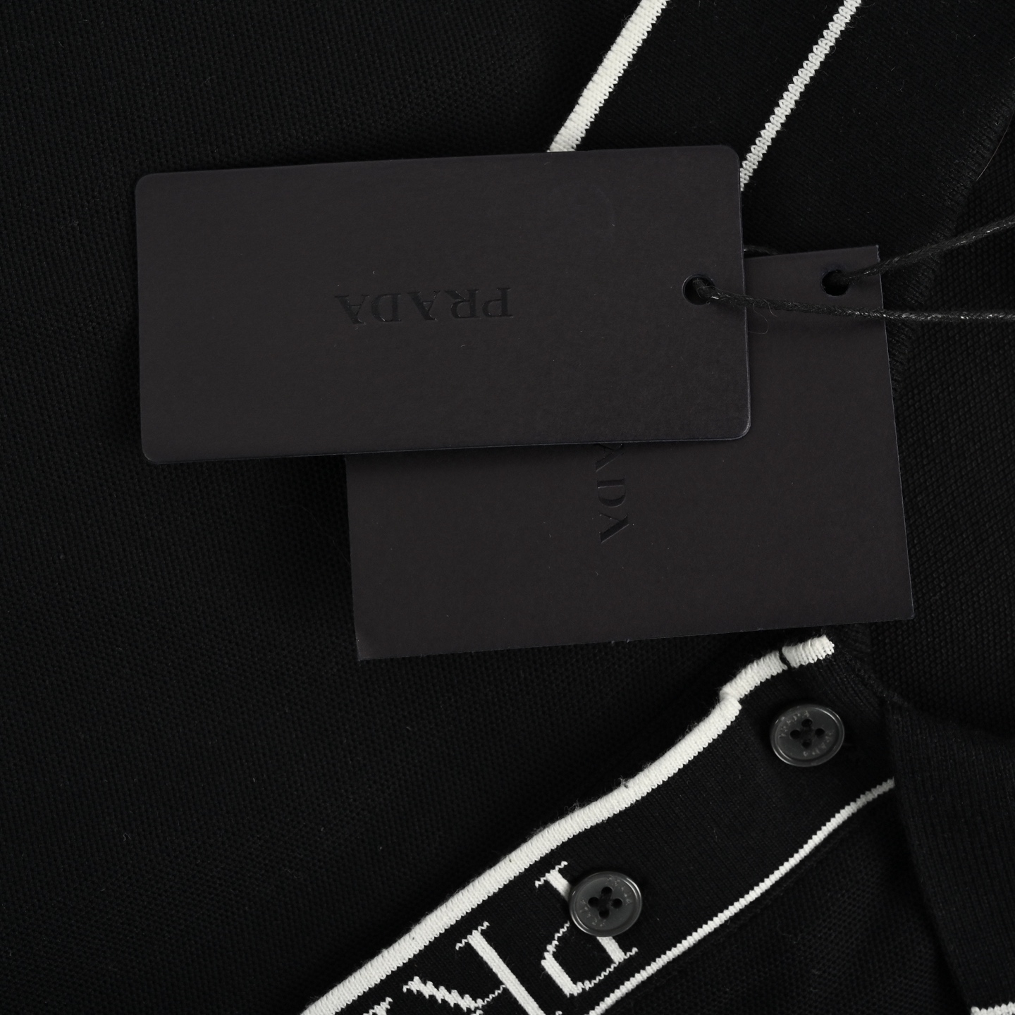 Prada/普拉达 25ss 门襟螺纹字母三角标刺绣Polo短袖 黑色 白色-Chinese UA Cheap High Quatity Brand Clothes Bags handbags Sneakers wholesale wholesaler seller from China Factory suppliers Fashion Clothing Shoes best Quality Beautiful Price Prada/普拉达 25ss 门襟螺纹字母三角标刺绣Polo短袖 黑色 白色