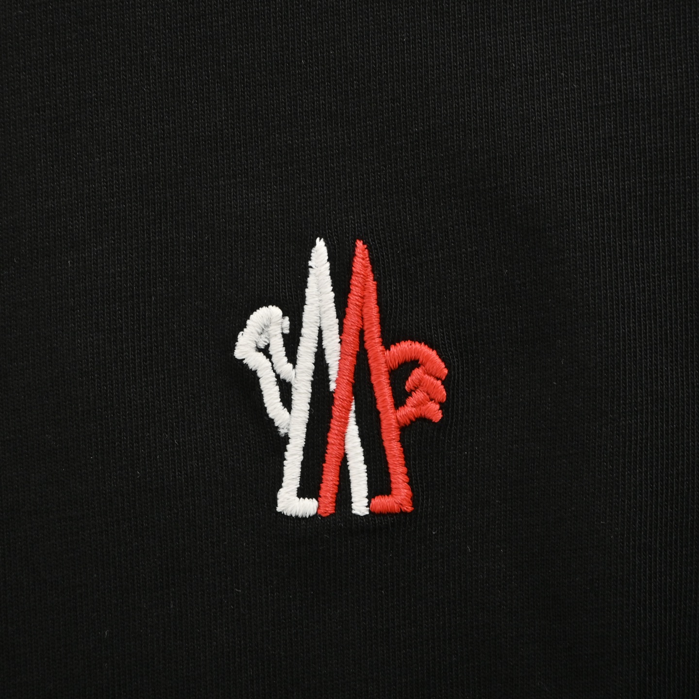 Moncler/蒙口 25ss 后背立体压胶logo短袖 黑色 白色-Chinese UA Cheap High Quatity Brand Clothes Bags handbags Sneakers wholesale wholesaler seller from China Factory suppliers Fashion Clothing Shoes best Quality Beautiful Price Moncler/蒙口 25ss 后背立体压胶logo短袖 黑色 白色