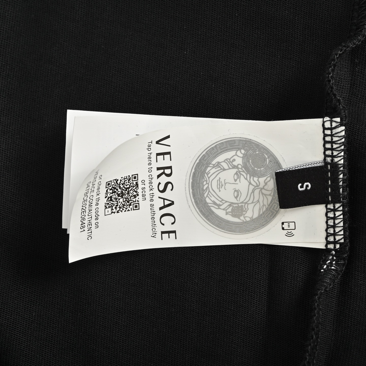 Versace/范思哲 25ss 方格美杜莎头像印花短袖黑色 白色-Chinese UA Cheap High Quatity Brand Clothes Bags handbags Sneakers wholesale wholesaler seller from China Factory suppliers Fashion Clothing Shoes best Quality Beautiful Price Versace/范思哲 25ss 方格美杜莎头像印花短袖黑色 白色