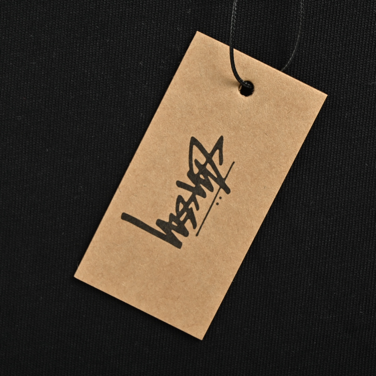Stussy/斯图西 25ss 樱桃黑八印花短袖 前幅字母印花搭配背后樱桃黑八图案