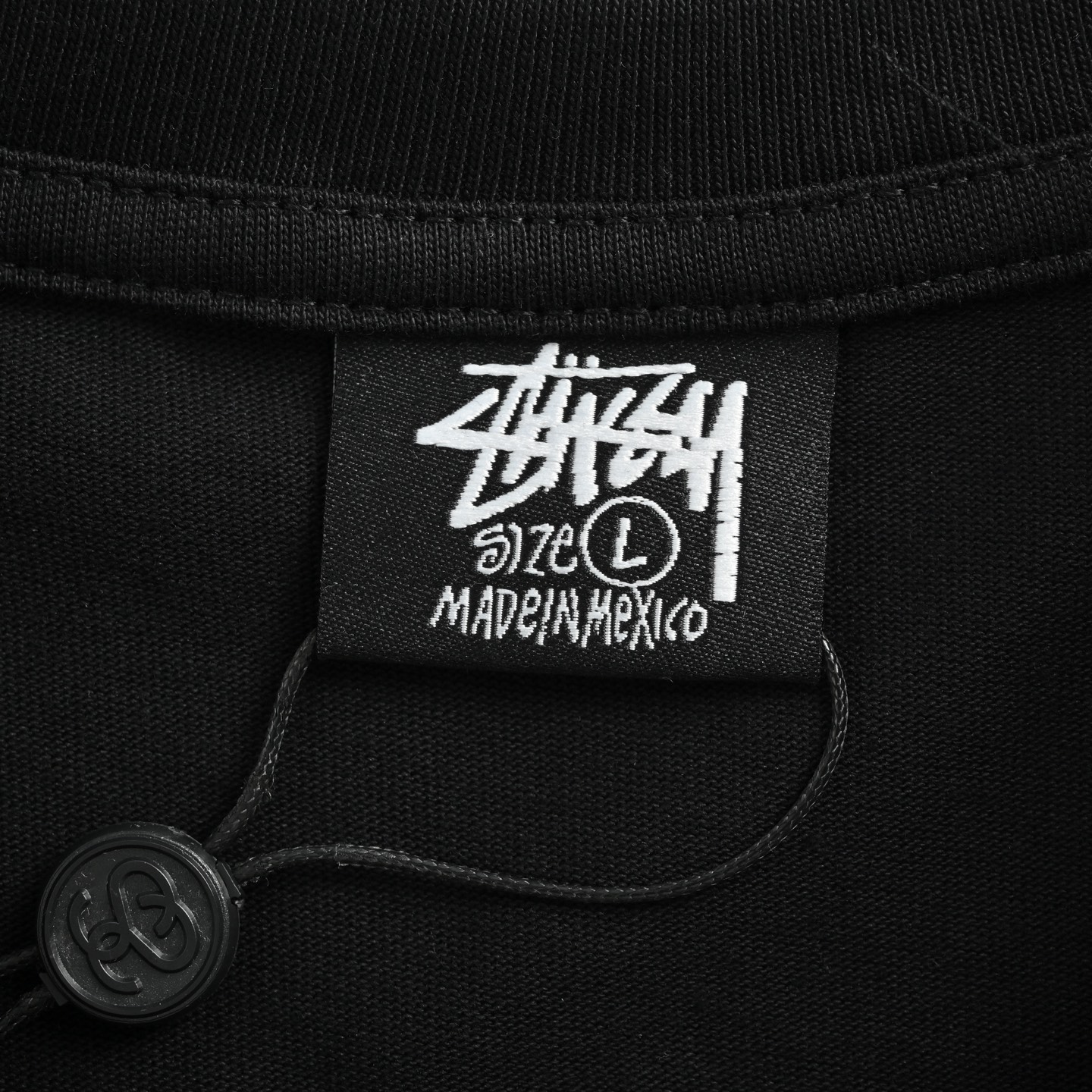 Stussy/斯图西 25ss 樱桃黑八印花短袖 前幅字母印花搭配背后樱桃黑八图案