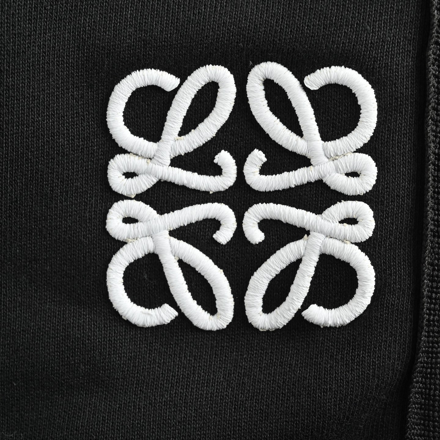 Loewe/罗意威 经典侧边织带刺绣短裤 爆款来袭复古潮流织带点缀松紧腰休闲五分裤 黑色 藏青