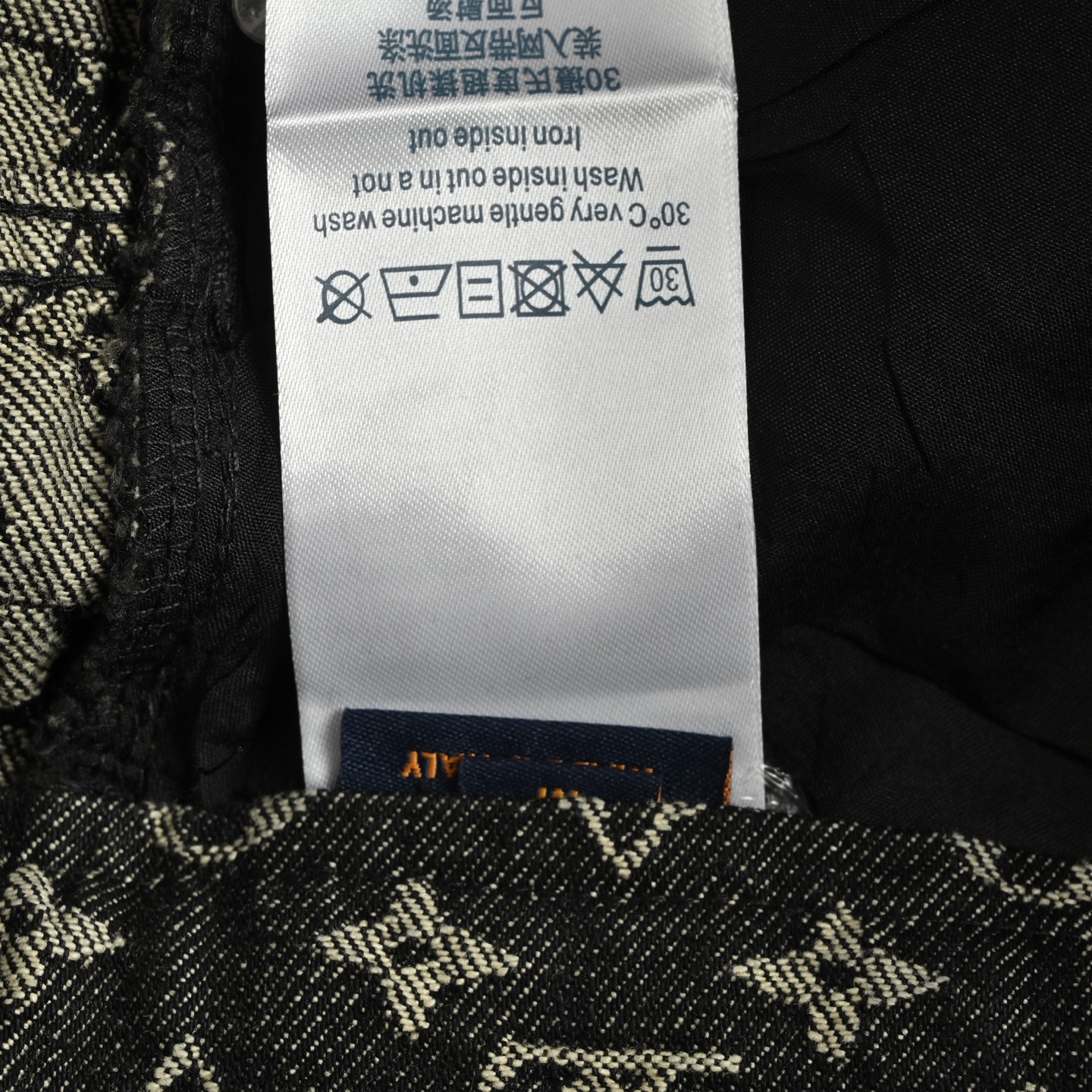 Louis Vuitton/路易威登 FA满印珍珠扣老花牛仔短裤