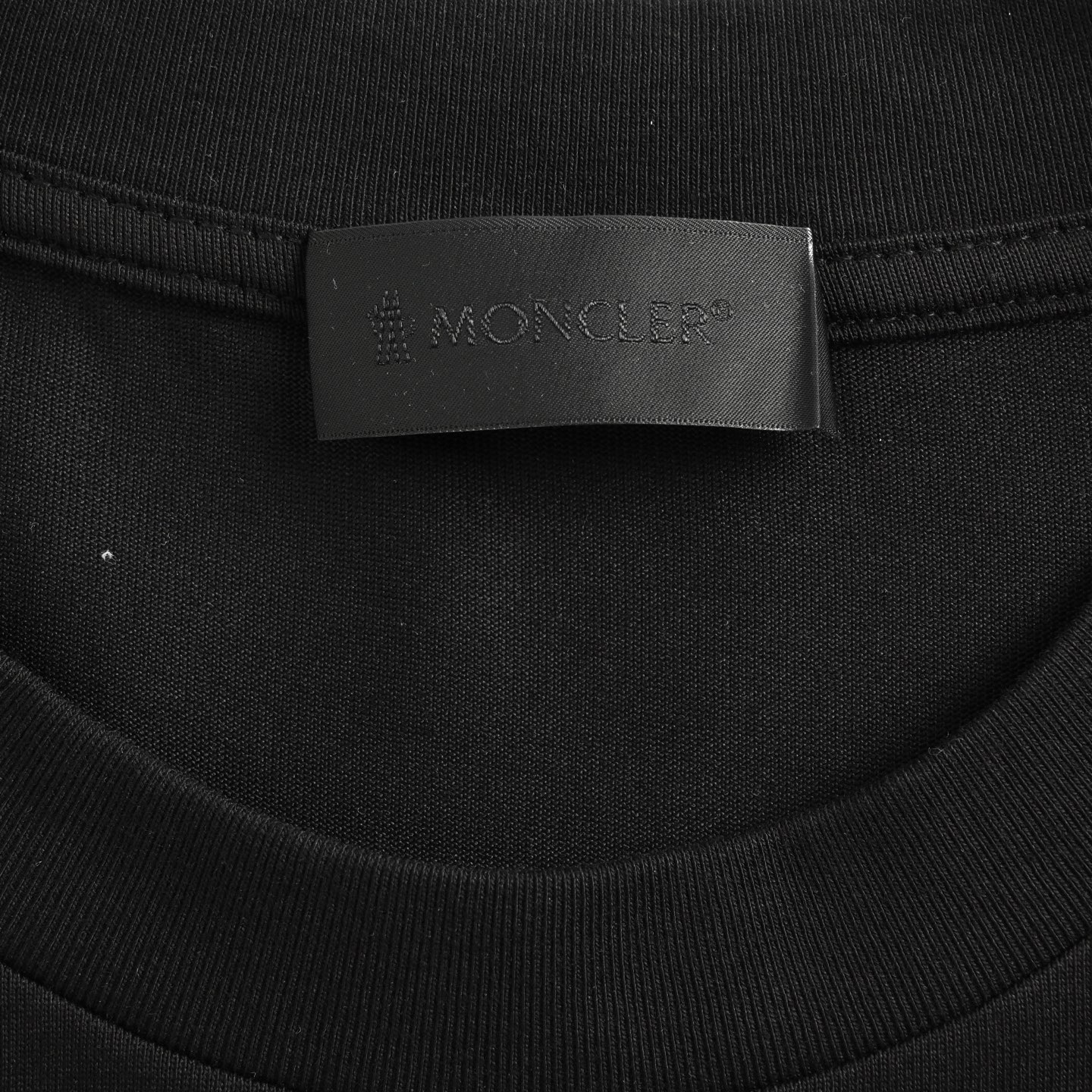 Moncler/蒙口 25ss 线条重影字母印花短袖