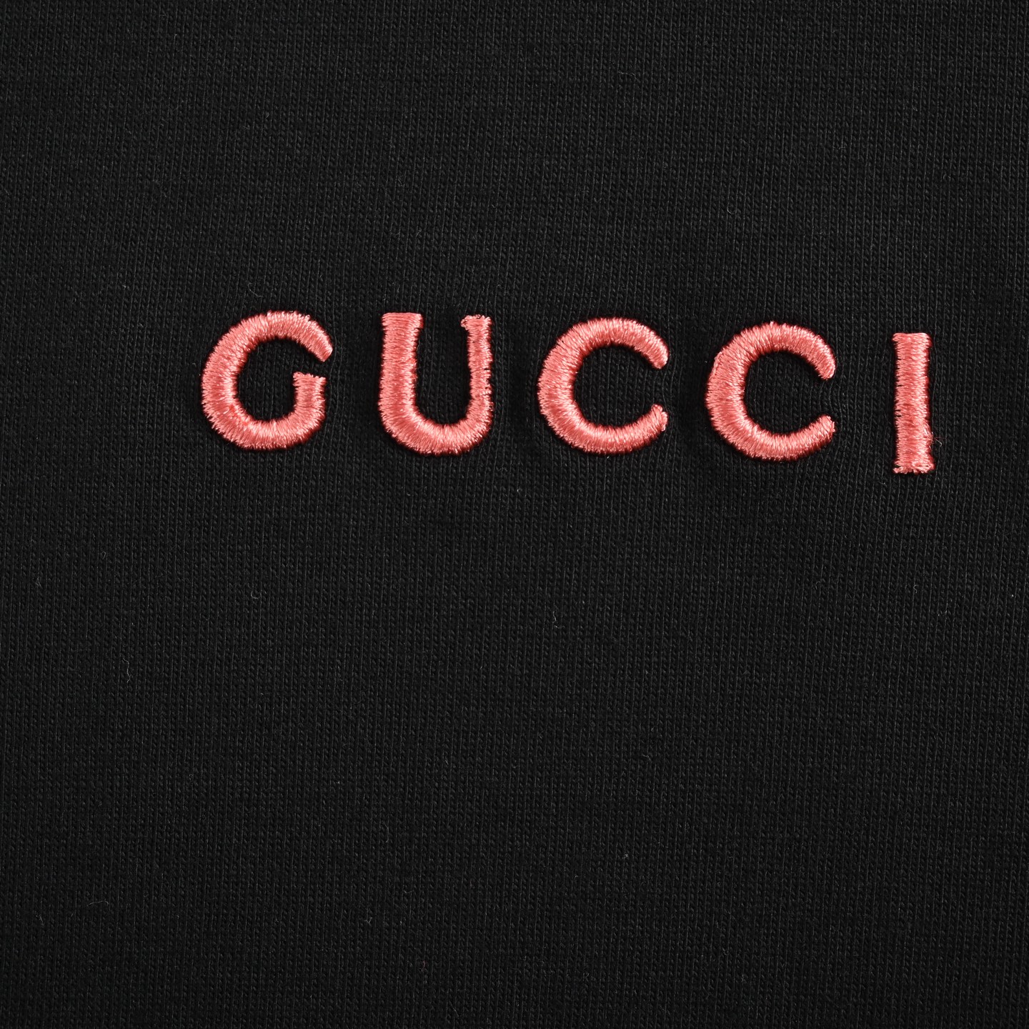 Gucci/古驰 25ss 粉色小标刺绣短袖 胸前小标高密立体刺绣logo