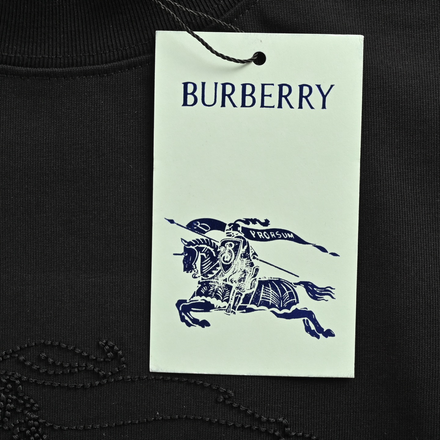 Burberry/巴宝莉 25ss 胸前暗纹战马立体刺绣短袖