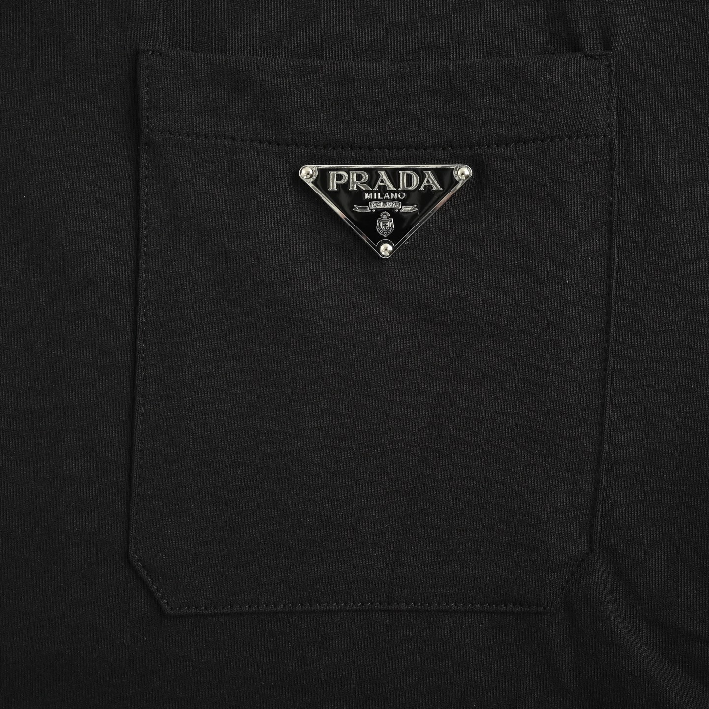 Prada/普拉达 经典口袋三角标短袖