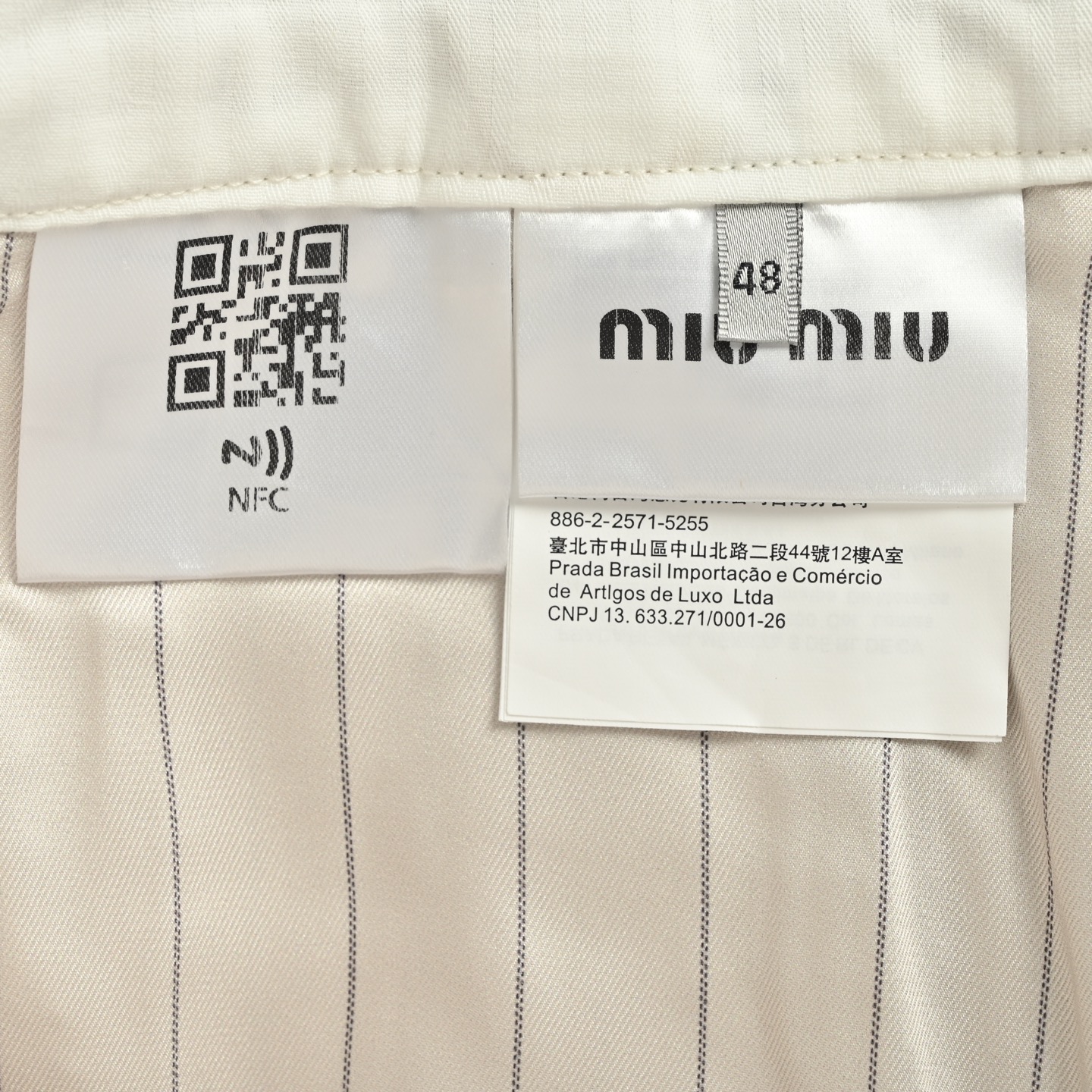 MiuMiu/缪缪 25ss 卡其色内衬百慕大短裤 MIU MIU logo刺绣