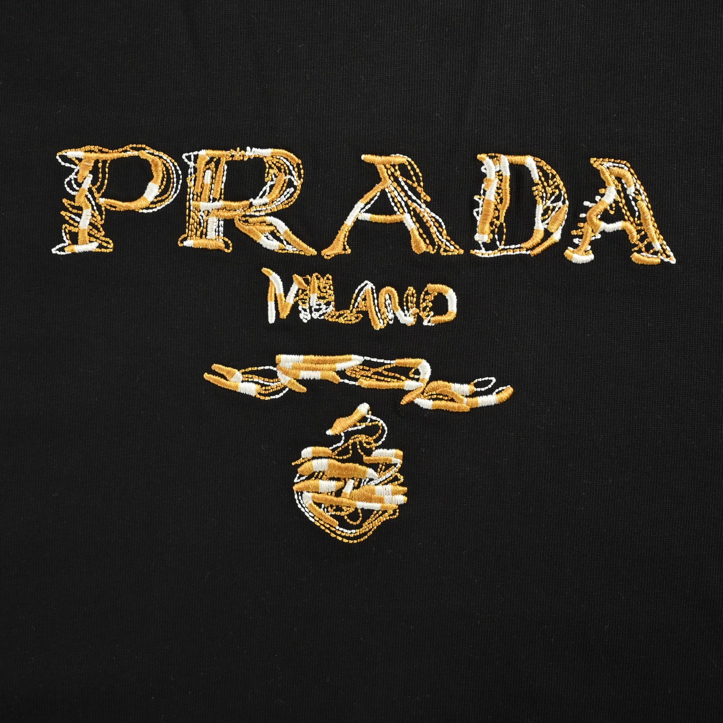 Prada/普拉达 25ss 拼色刺绣字母短袖-Chinese UA Cheap High Quatity Brand Clothes Bags handbags Sneakers wholesale wholesaler seller from China Factory suppliers Fashion Clothing Shoes best Quality Beautiful Price Prada/普拉达 25ss 拼色刺绣字母短袖