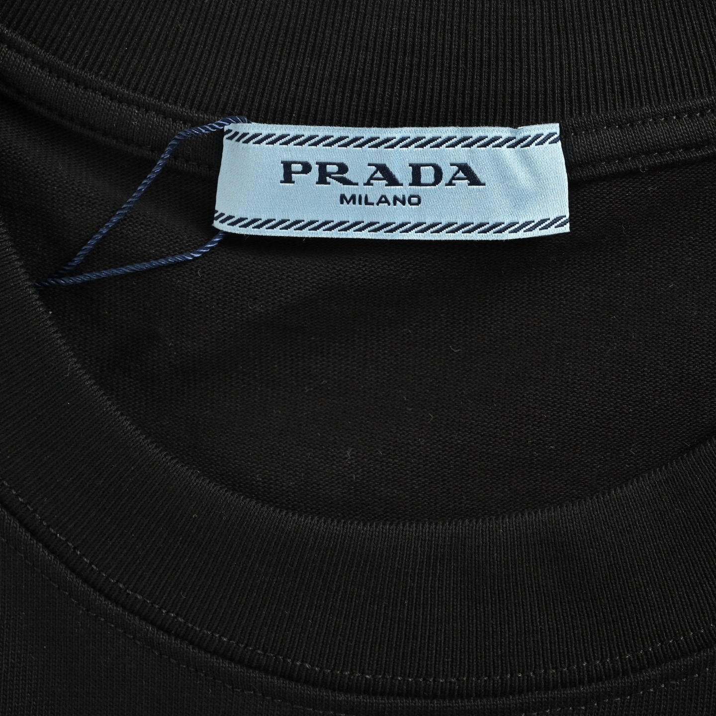 Prada/普拉达 25ss 拼色刺绣字母短袖-Chinese UA Cheap High Quatity Brand Clothes Bags handbags Sneakers wholesale wholesaler seller from China Factory suppliers Fashion Clothing Shoes best Quality Beautiful Price Prada/普拉达 25ss 拼色刺绣字母短袖