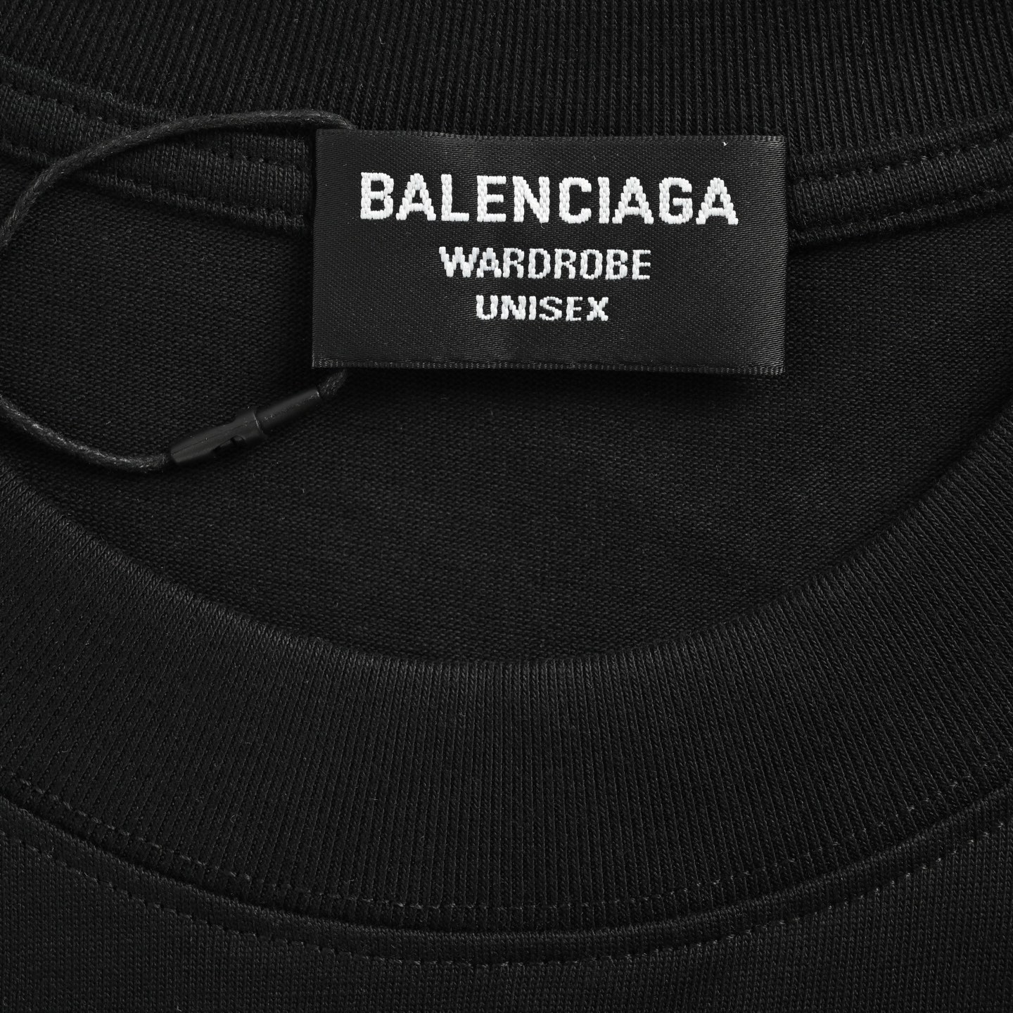 Balenciaga/巴黎世家 25ss 错位字母logo刺绣短袖 胸前是经典的logo