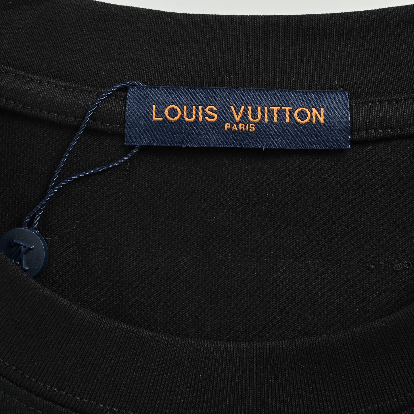 Louis Vuitton/路易威登 25ss 肩膀十字花压胶短袖