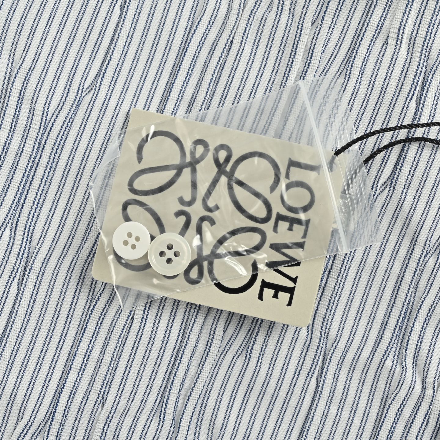 Loewe/罗意威 25ss 条纹波浪纹理短袖衬衫-Chinese UA Cheap High Quatity Brand Clothes Bags handbags Sneakers wholesale wholesaler seller from China Factory suppliers Fashion Clothing Shoes best Quality Beautiful Price Loewe/罗意威 25ss 条纹波浪纹理短袖衬衫