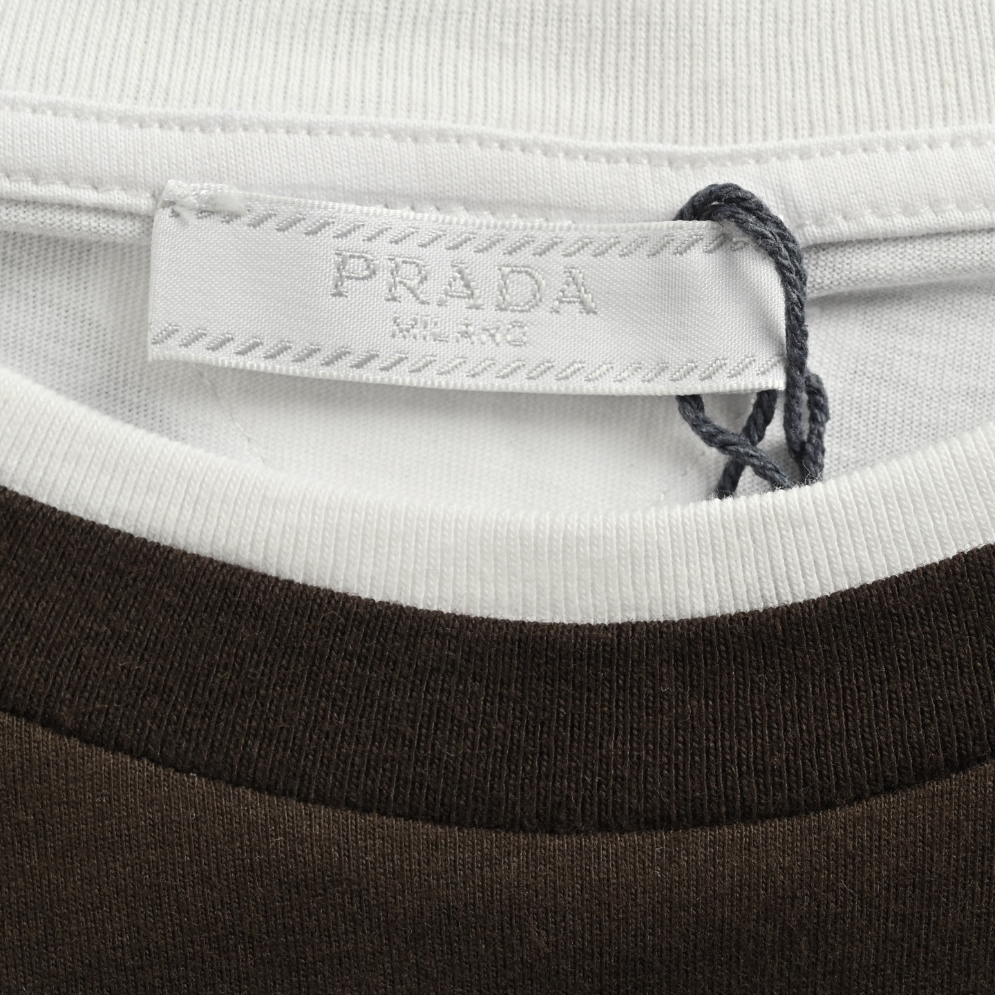 Prada/普拉达 布标白边假两件短袖