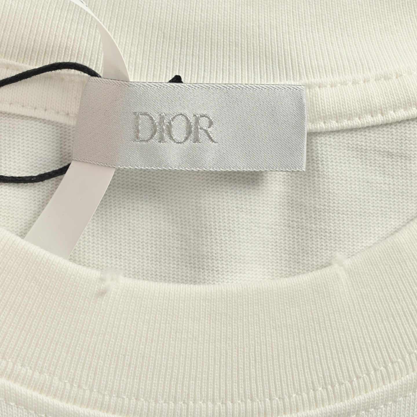 Dior/迪奥 25ss 铃兰花做旧破洞短袖-Chinese UA Cheap High Quatity Brand Clothes Bags handbags Sneakers wholesale wholesaler seller from China Factory suppliers Fashion Clothing Shoes best Quality Beautiful Price Dior/迪奥 25ss 铃兰花做旧破洞短袖