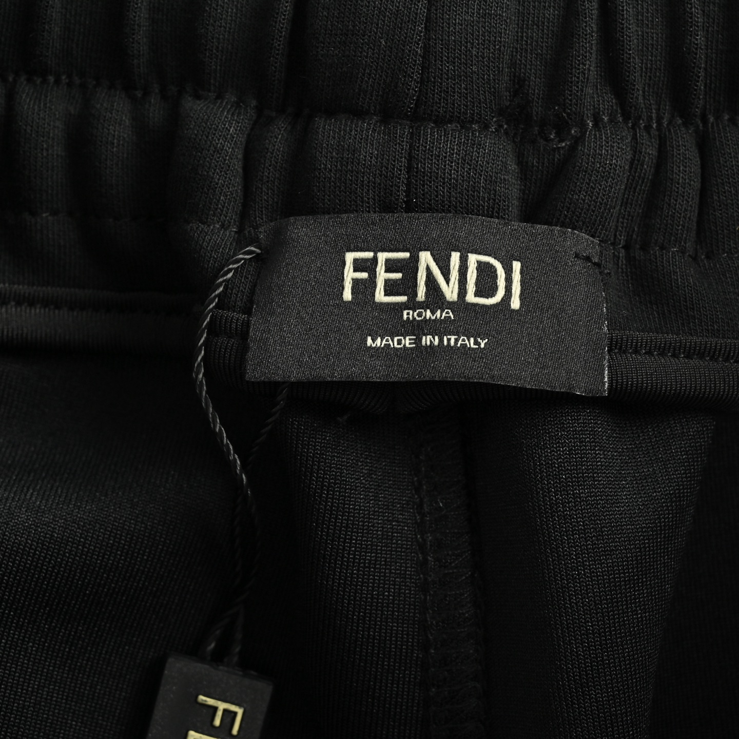 Fendi/芬迪 25ss 压胶拉链口袋拼接双F短裤杏色 黑色-Chinese UA Cheap High Quatity Brand Clothes Bags handbags Sneakers wholesale wholesaler seller from China Factory suppliers Fashion Clothing Shoes best Quality Beautiful Price Fendi/芬迪 25ss 压胶拉链口袋拼接双F短裤杏色 黑色