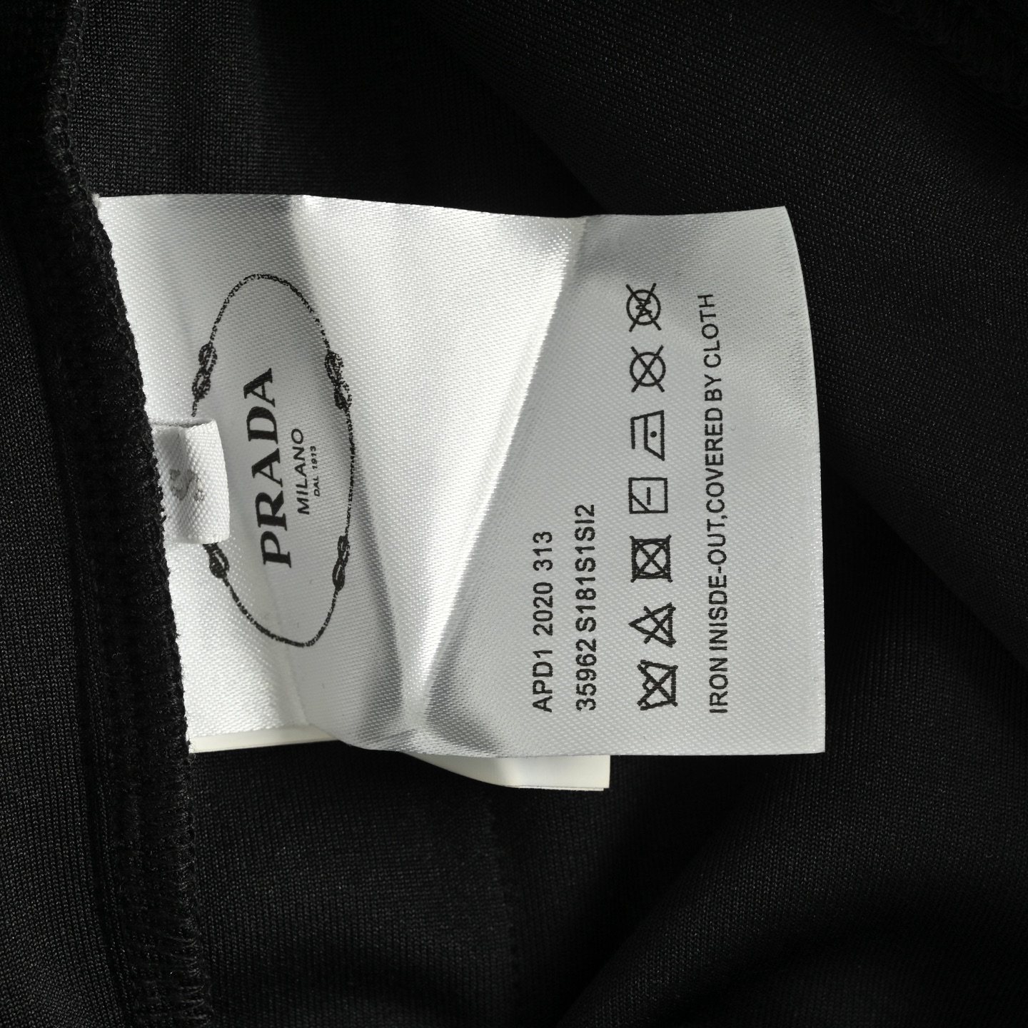 Prada/普拉达 25ss logo织带拼接三角标短裤 绿色 黑色