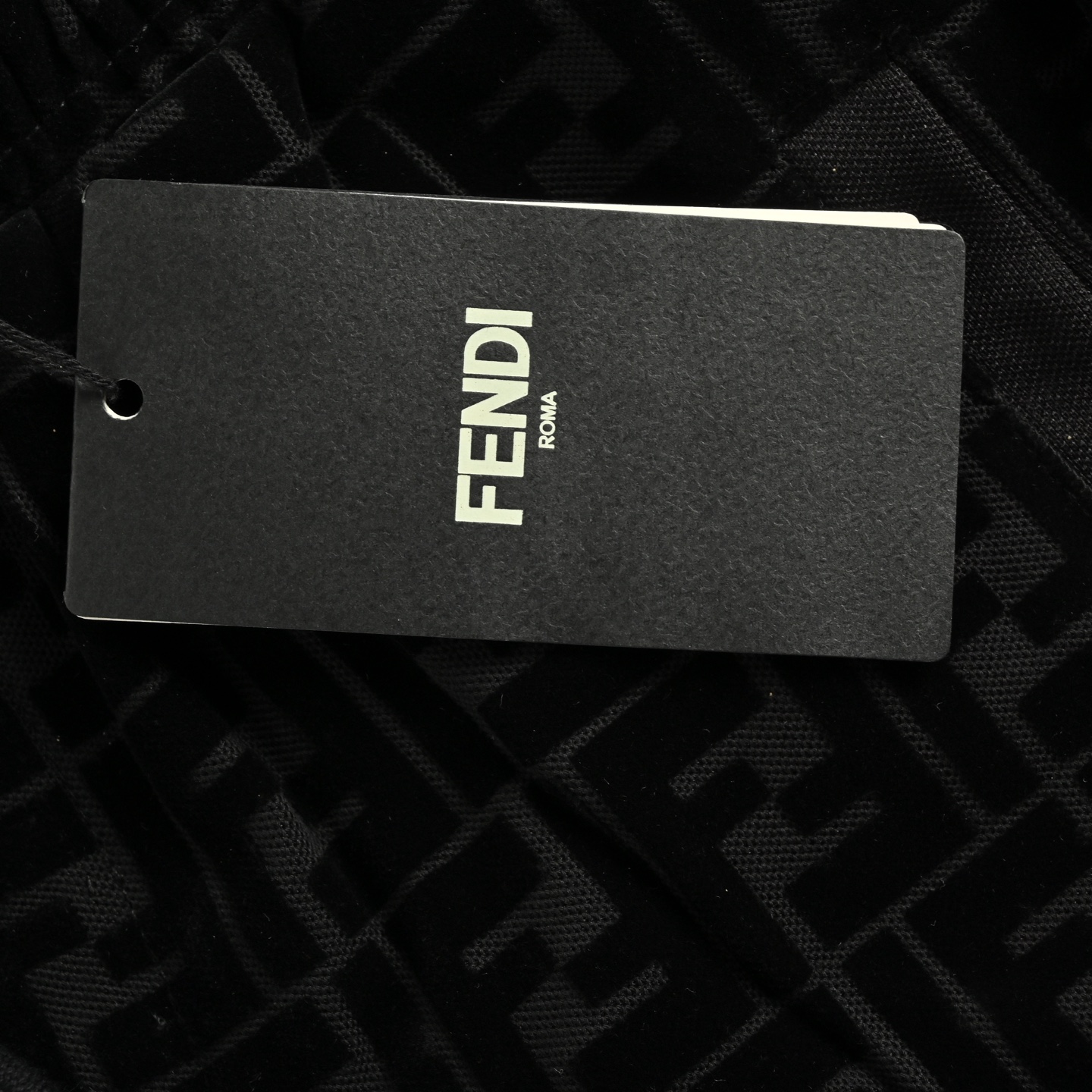 Fendi /芬迪 23ss FF植绒短裤 面料采用黑色棉质双珠地布材质上身质感十足