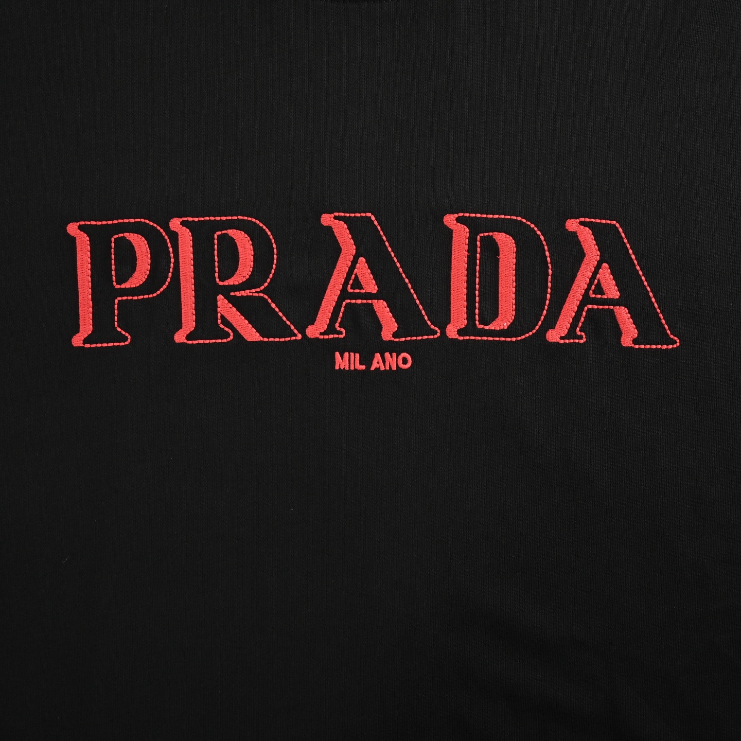 Prada/普拉达 25ss 3D重影字母刺绣短袖 经典胸前3D重影字母logo泼墨立体刺绣 白色 黑色-Chinese UA Cheap High Quatity Brand Clothes Bags handbags Sneakers wholesale wholesaler seller from China Factory suppliers Fashion Clothing Shoes best Quality Beautiful Price Prada/普拉达 25ss 3D重影字母刺绣短袖 经典胸前3D重影字母logo泼墨立体刺绣 白色 黑色