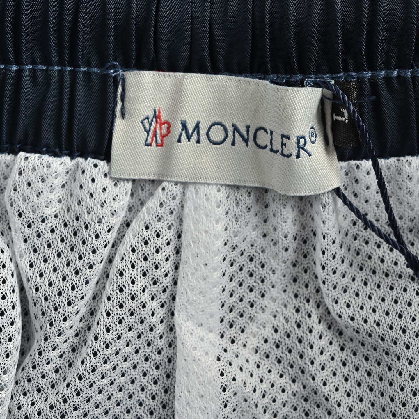 Moncler/蒙口 25ss 侧边织带短裤 灰色