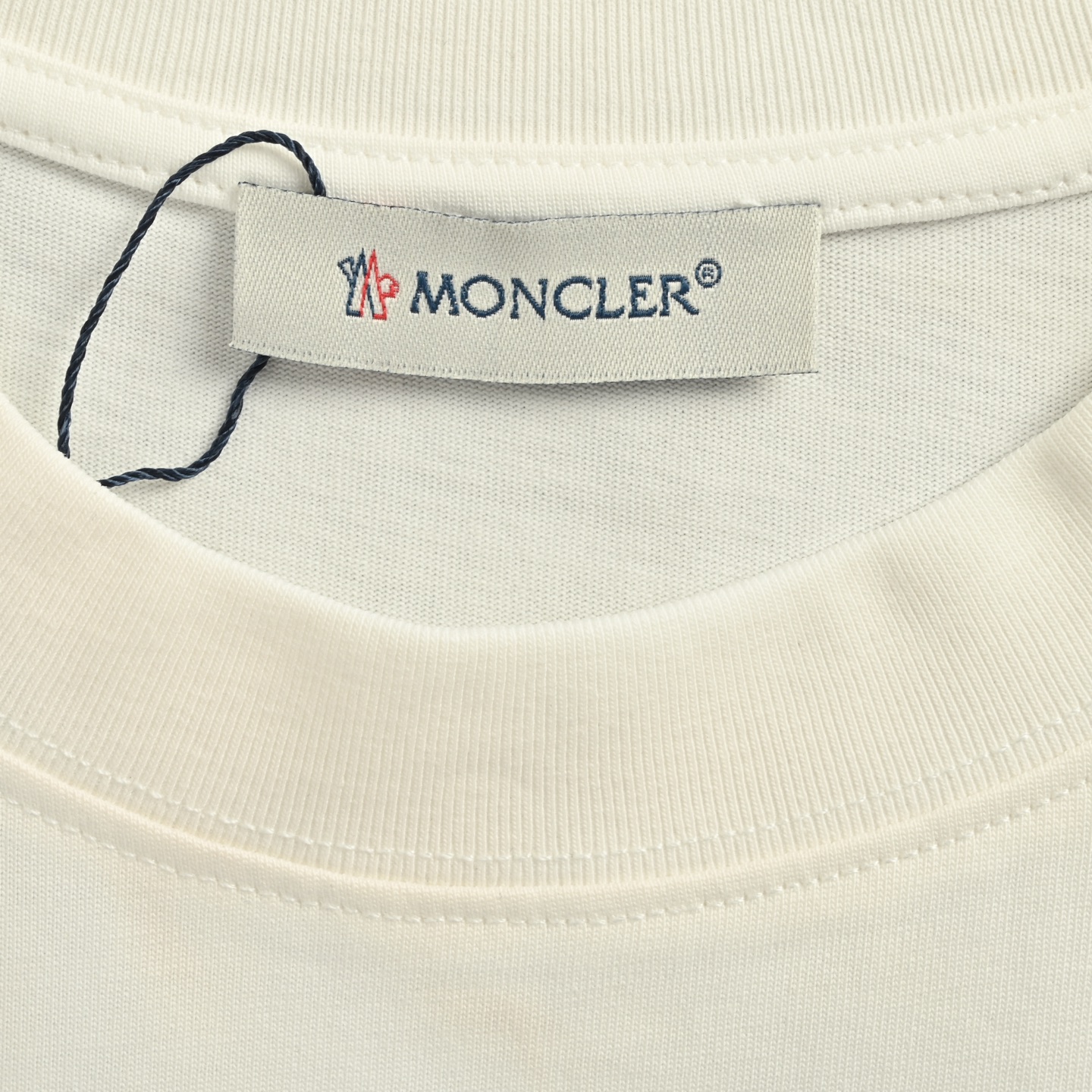 Moncler/蒙口 25ss 经典徽标刺绣短袖