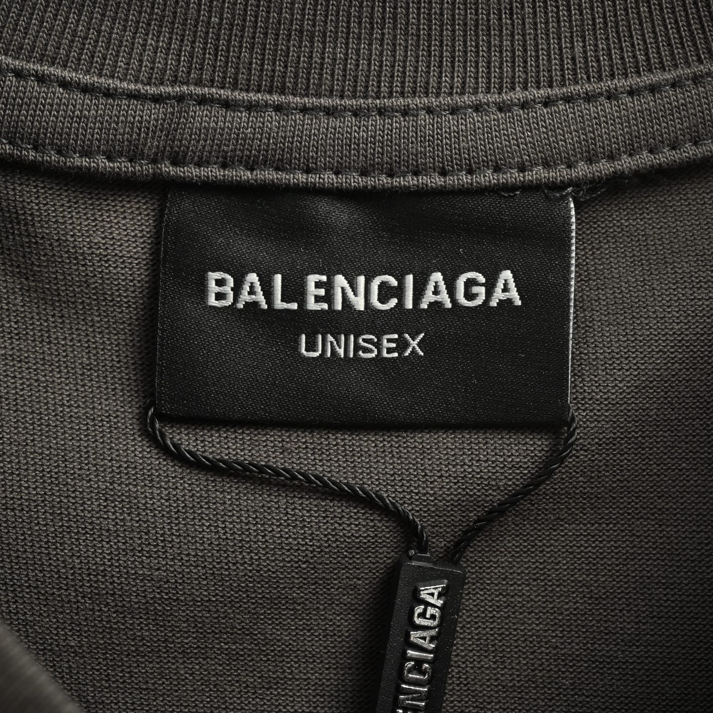 Balenciaga/巴黎世家 前后刺绣字母短袖-莆田鞋,莆田鞋货源,高仿鞋,高仿鞋货源,安福档口,莆田高仿鞋,莆田鞋批发,高仿鞋批发,莆田高仿运动鞋,高仿运动鞋,莆田运动鞋 Balenciaga/巴黎世家 前后刺绣字母短袖