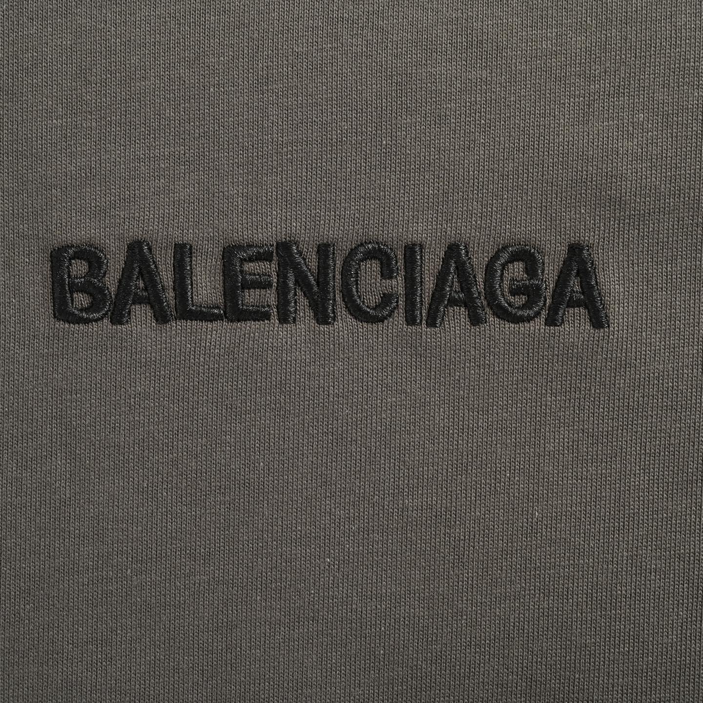 Balenciaga/巴黎世家 前后刺绣字母短袖-莆田鞋,莆田鞋货源,高仿鞋,高仿鞋货源,安福档口,莆田高仿鞋,莆田鞋批发,高仿鞋批发,莆田高仿运动鞋,高仿运动鞋,莆田运动鞋 Balenciaga/巴黎世家 前后刺绣字母短袖